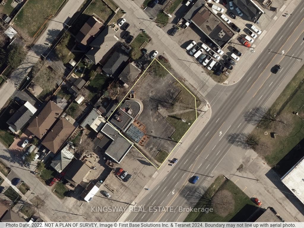 845 Lakeshore Road, Mississauga, ON L5E 1C9 - Photo 1