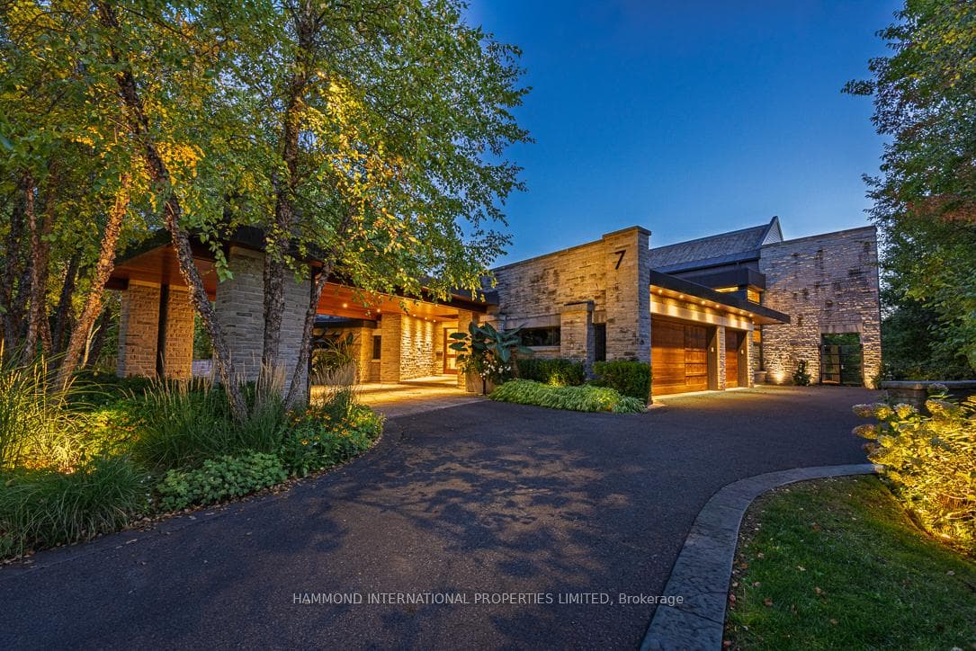 7 Oxbow Road, Don Mills / Parkwoods / Victoria Village, ON M3B 1Z9 - Photo 1