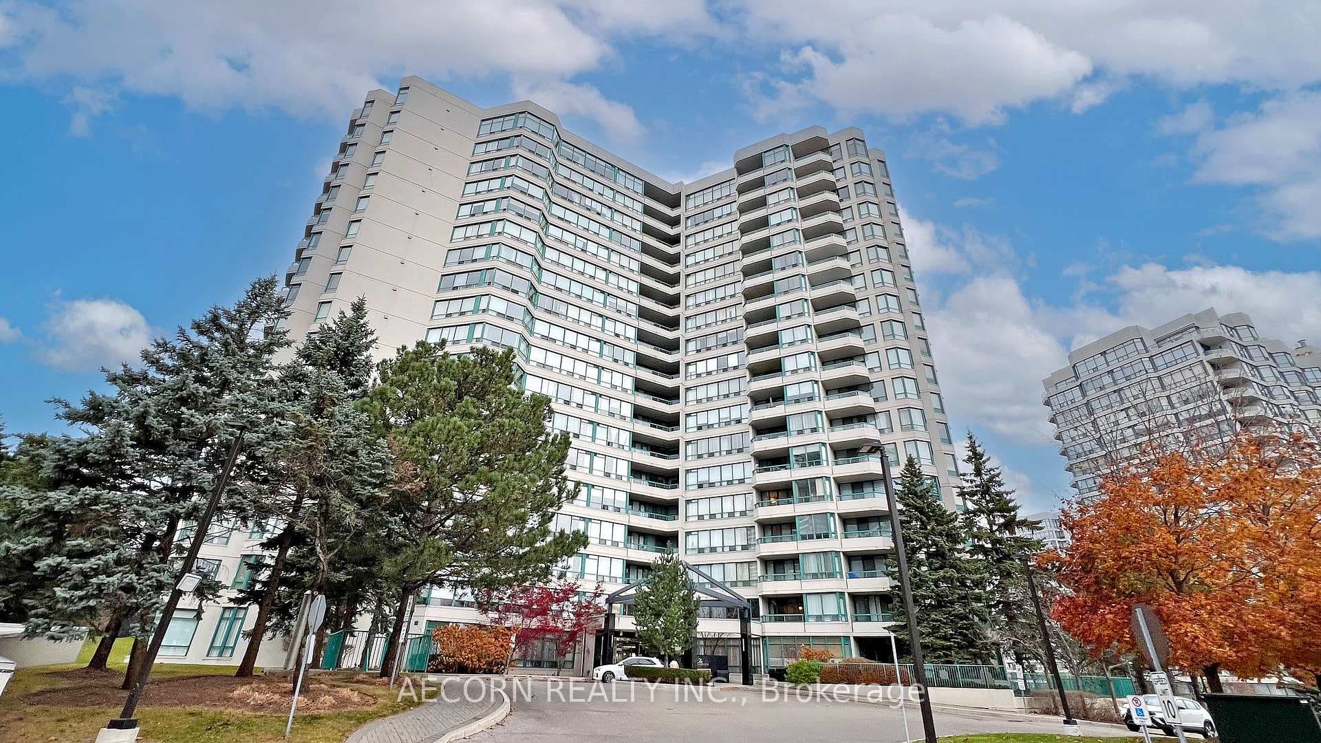 7250 Yonge Street Unit 1210, Vaughan, ON L4J 7X1 - Photo 1