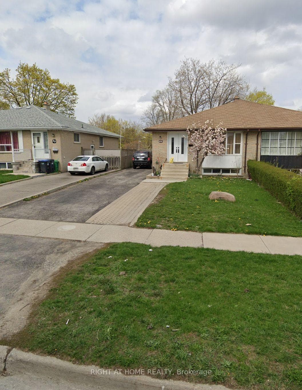 31 Aloma Crescent Unit Upstairs Only, Brampton, ON L6T 2N8 - Photo 1