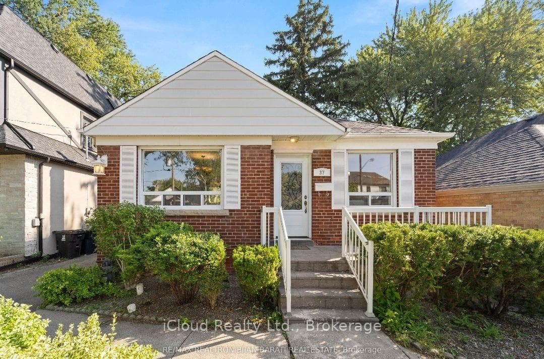 37 Collinson Boulevard, North York (Bathurst Manor / Clanton Park), ON M3H 3C1 - Photo 1