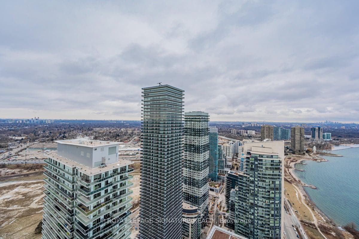 20 Shore Breeze Drive Unit LPH05B, Liberty Village / Parkdale / South Parkdale, ON M8V 1A1 - Photo 1