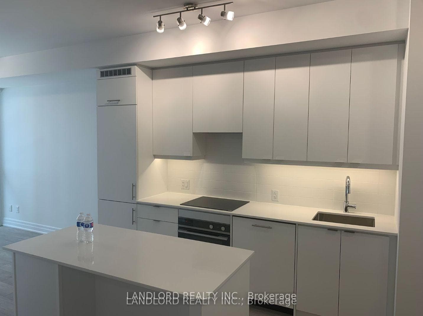 36 Elm Drive Unit 703, Mississauga, ON L5B 0N3 - Photo 1