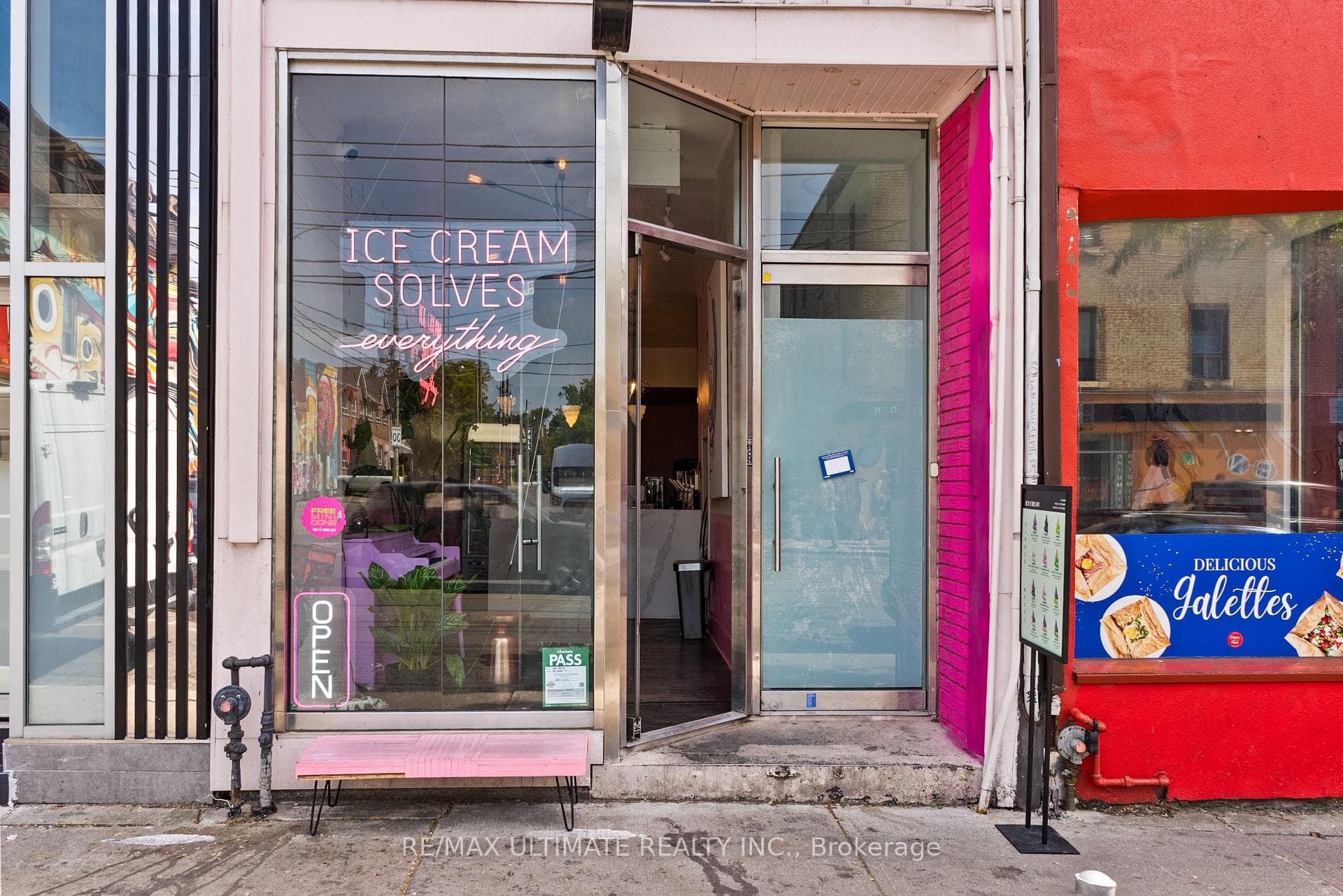 831 Queen Street, Downtown Toronto / Waterfront, ON M6J 1G1 - Photo 1