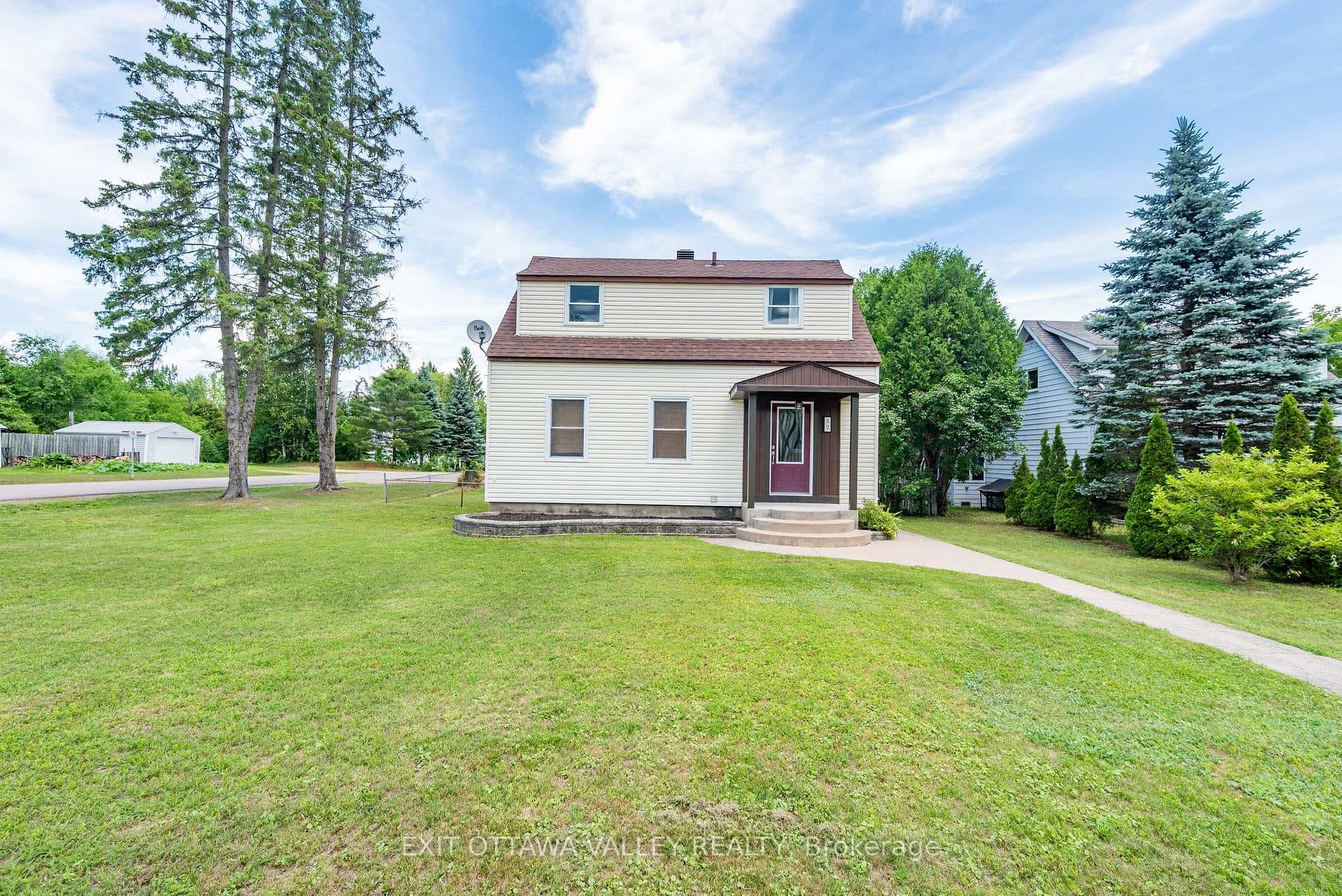 49 Glendale Avenue, Deep River