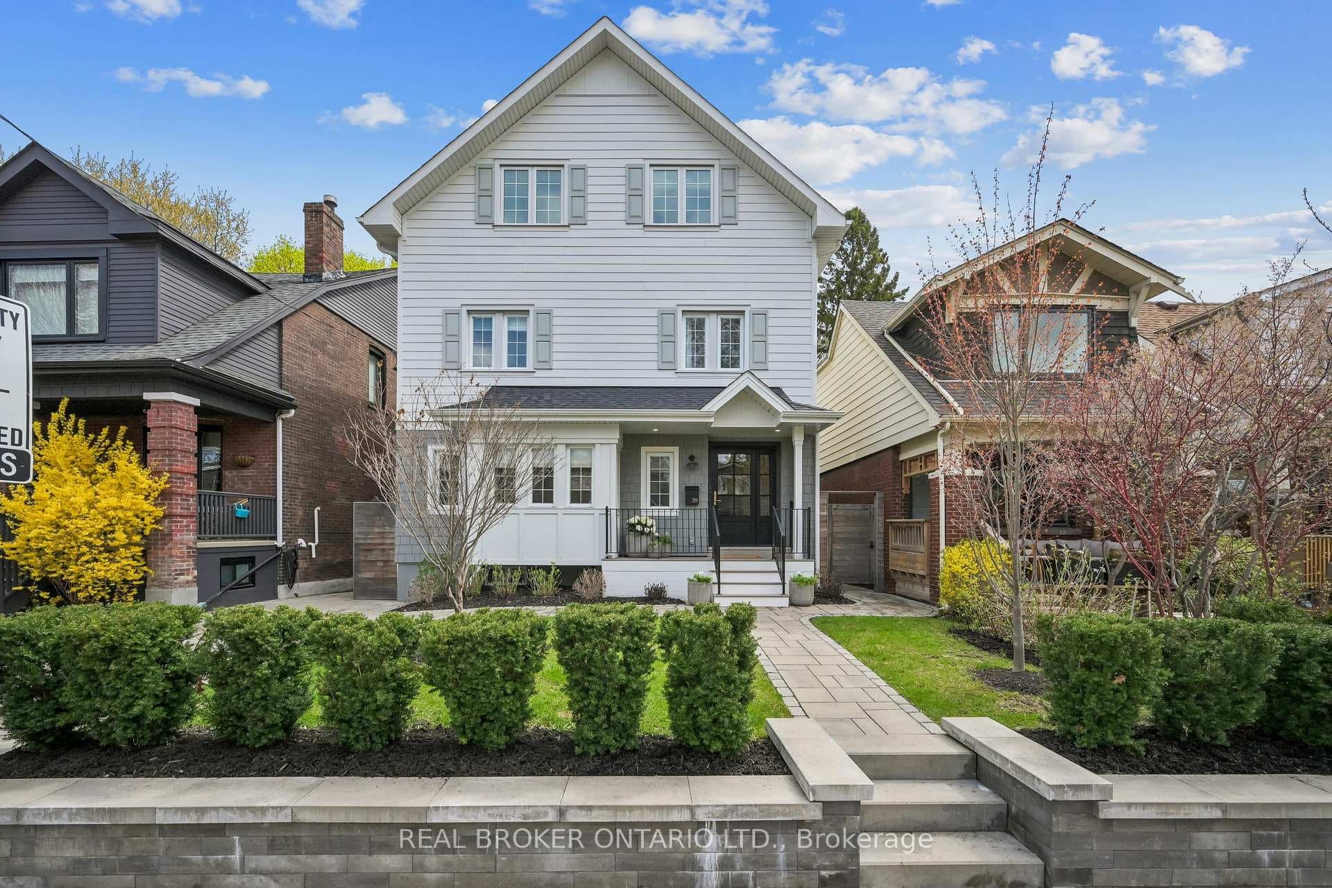 39 Bowmore Road, The Beaches / Upper Beaches, ON M4L 3H8 - Photo 1