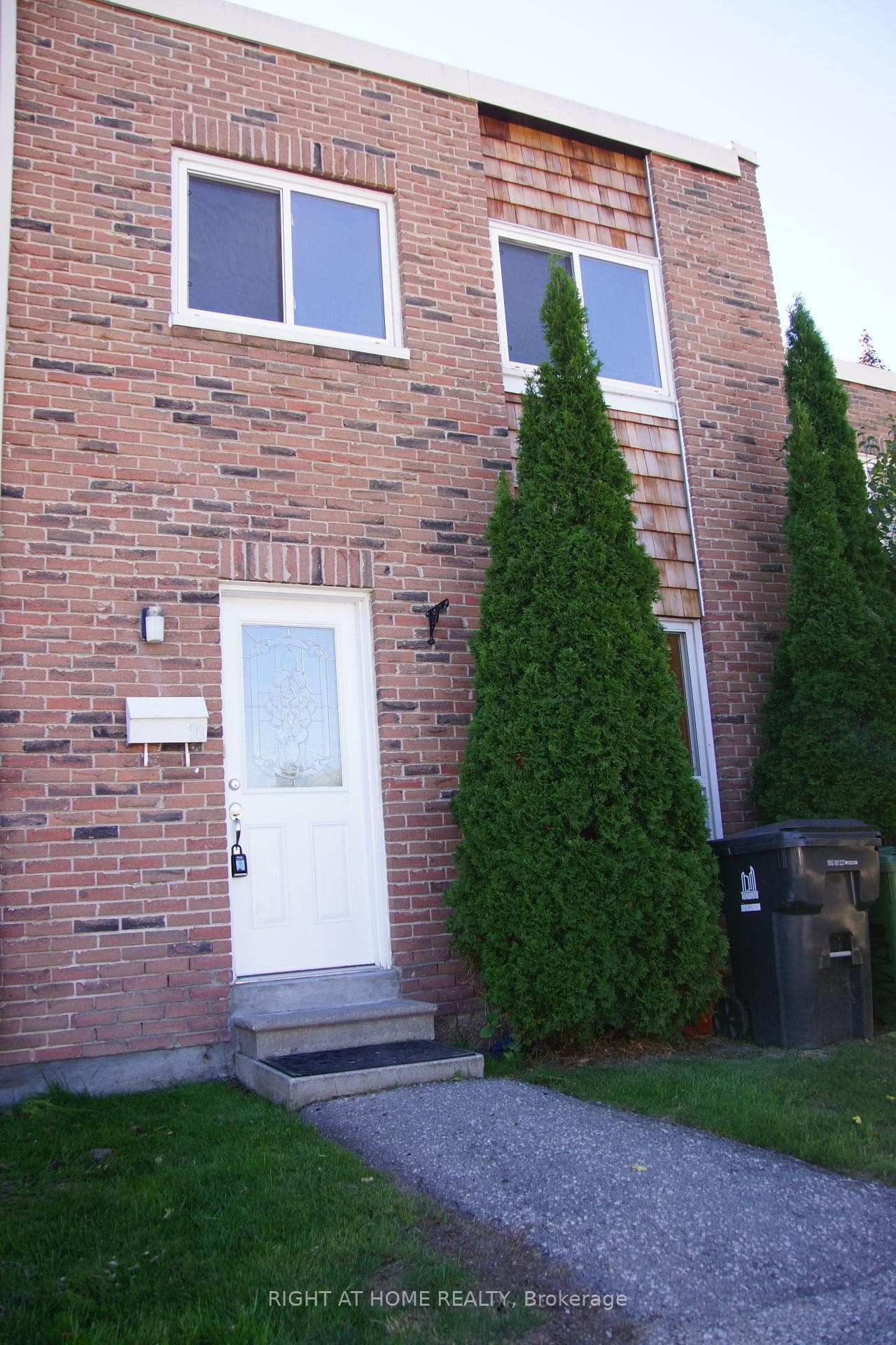 18 Elsa Vine Way Unit 132, Hillcrest Village / Bayview Village, ON M2J 4H9 - Photo 1