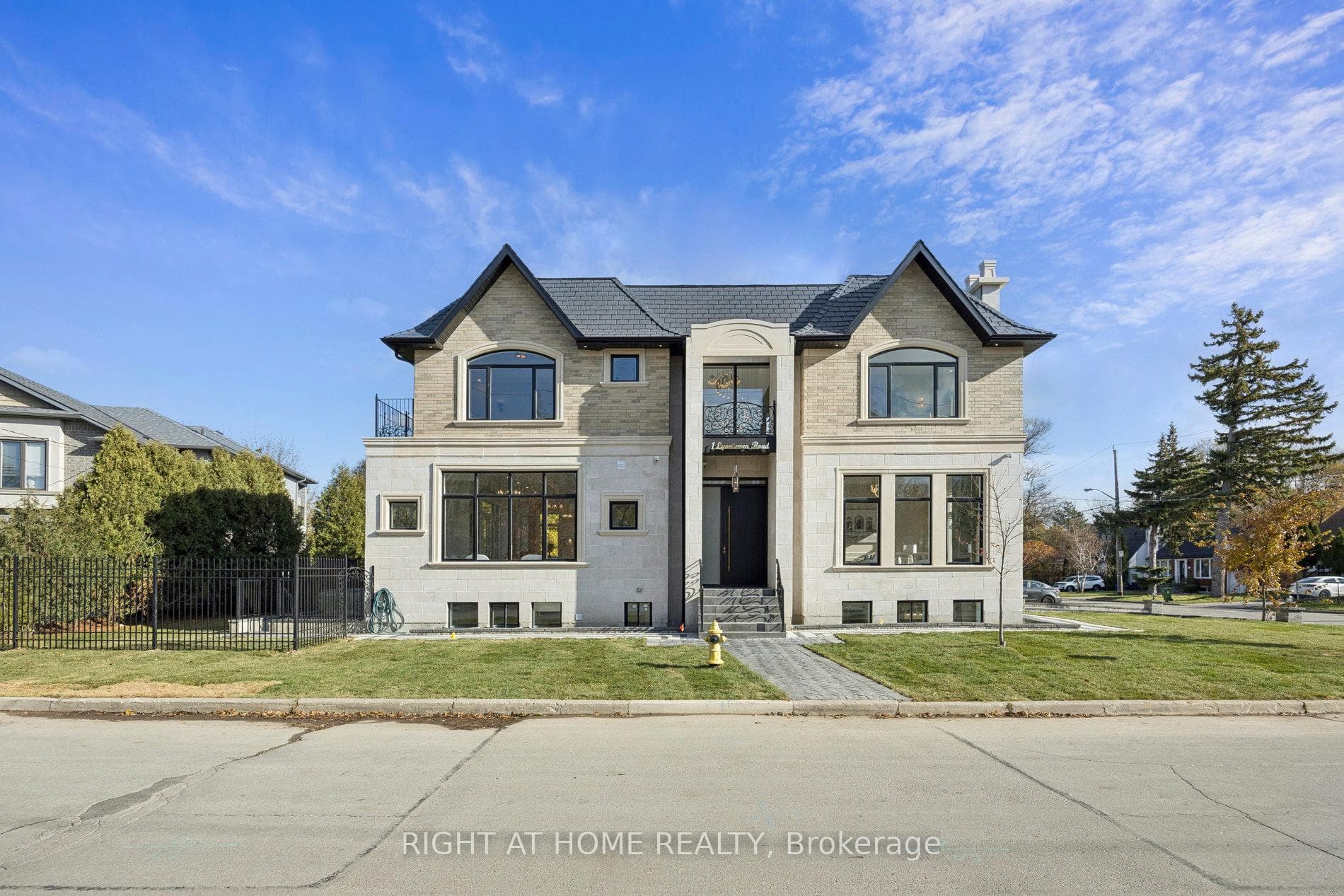1 Lynnhaven Road, Lawrence Park / Bedford Park, ON M6A 2K7 - Photo 1