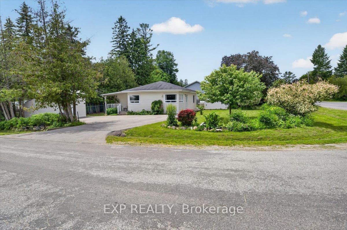 1104 Ferrier Avenue, Innisfil, ON L0L 1W0 - Photo 1