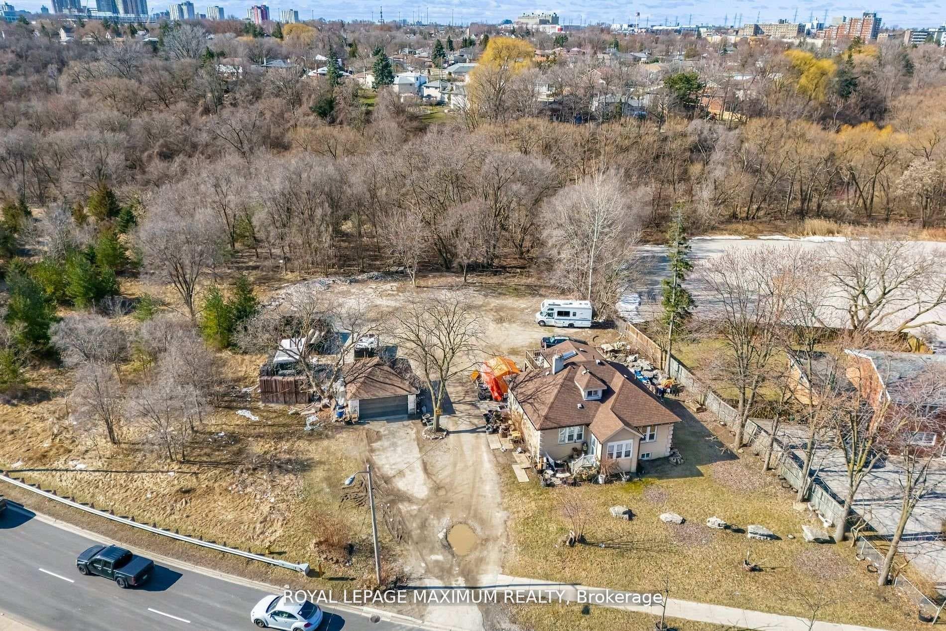 255 Albion Road, Etobicoke (West Mall / Rexdale), ON M9W 3P1 - Photo 1