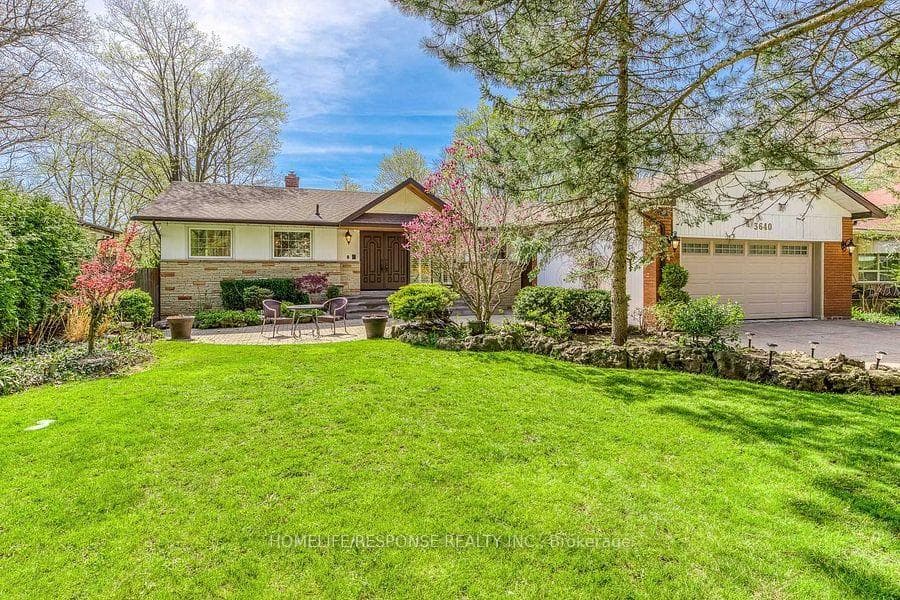 3640 BURNBRAE Drive, Mississauga, ON L5C 2N7 - Photo 1