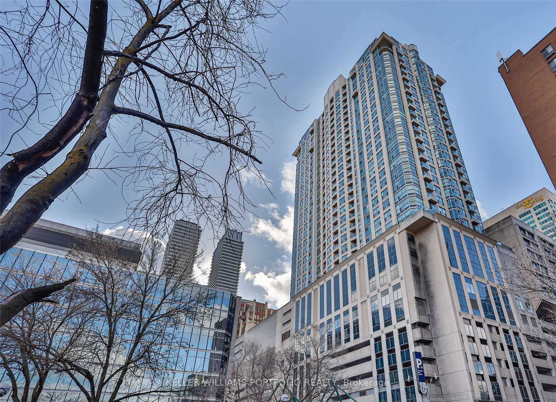 8 Park Road Unit 3209, Rosedale / Moore Park, ON M4W 3S5 - Photo 1