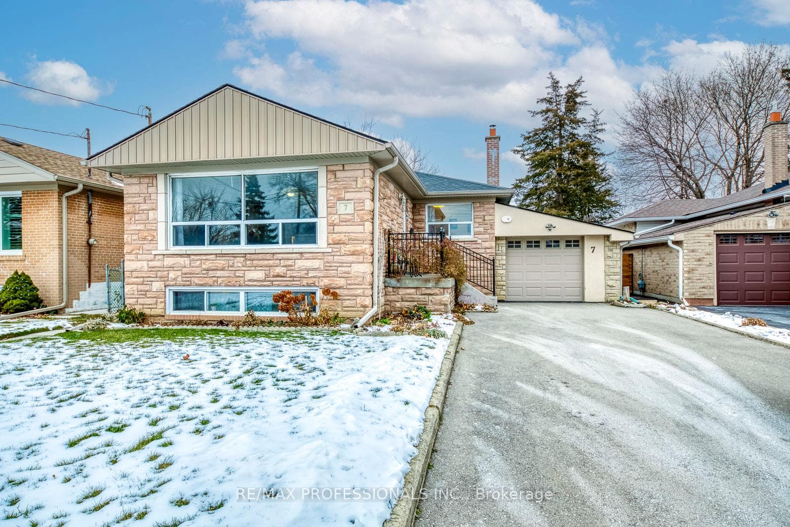 7 Belgate Place, Etobicoke (Islington / Rexdale), ON M9C 3Y5 - Photo 1