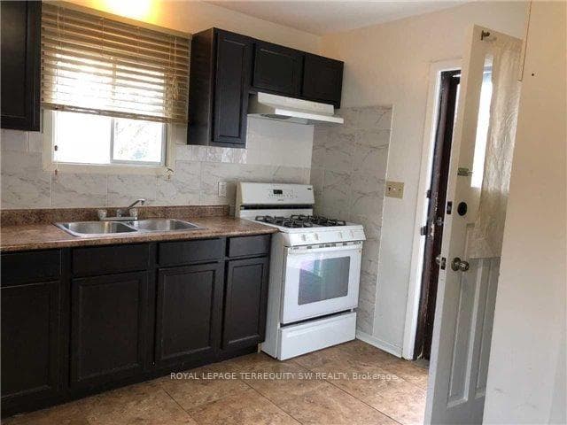 61 Cedar Drive Unit Main, Scarborough Town Centre, ON M1J 3E9 - Photo 1