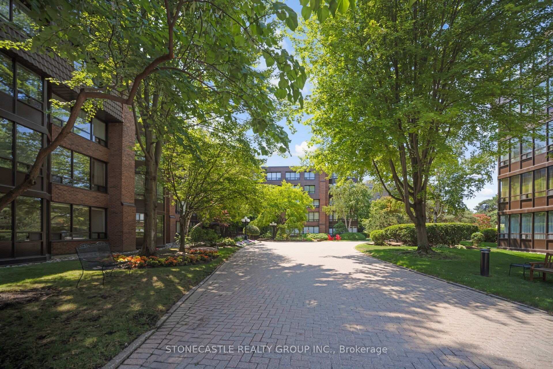 245 The Donway N/A Unit 113, Don Mills / Parkwoods / Victoria Village, ON M3B 3M2 - Photo 1