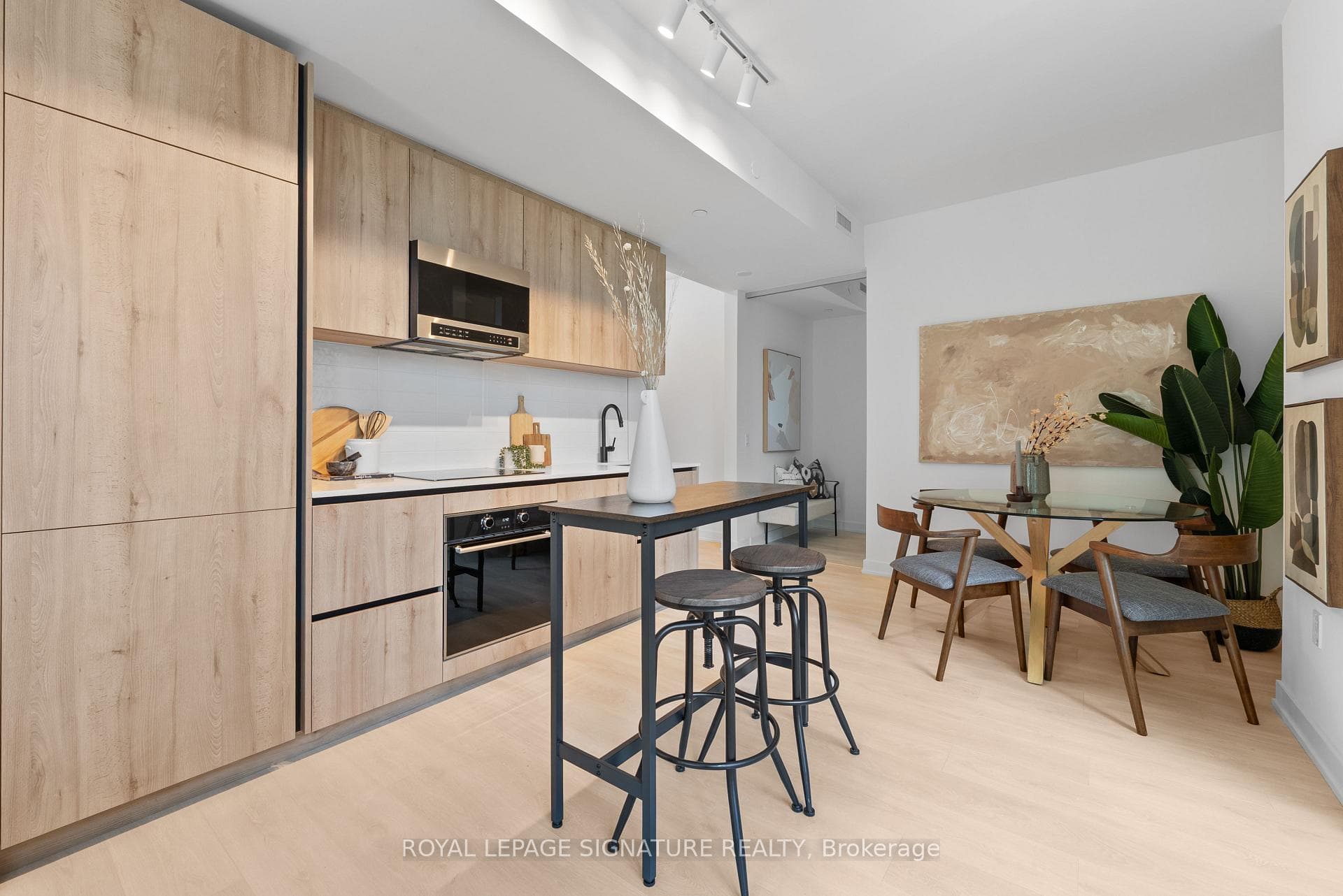 117 Broadway Avenue Unit 2502, Leaside / Davisville, ON M4P 1V3 - Photo 1