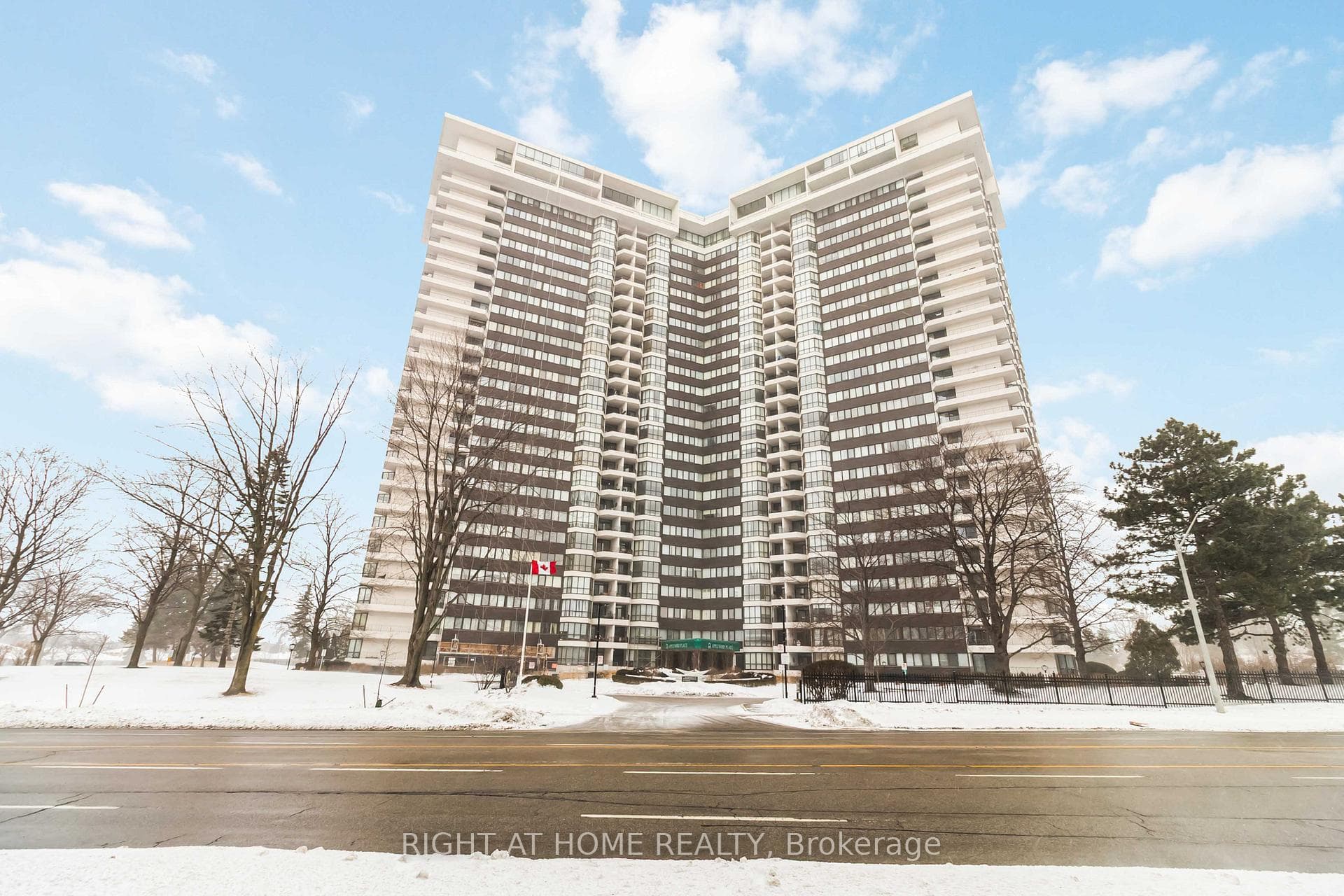 1333 Bloor Street Unit 905, Mississauga, ON L4Y 3T6 - Photo 1