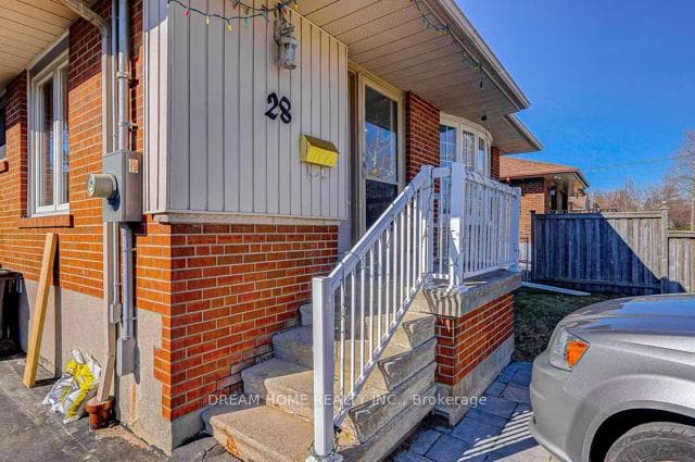 28 Earlton Road, Scarborough Village / Eglinton East, ON M1T 2R3 - Photo 1