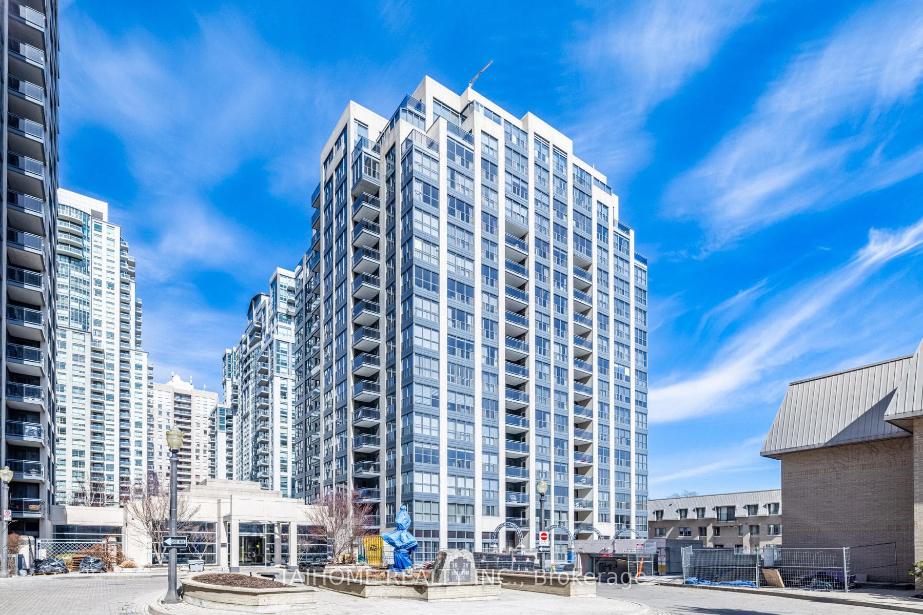 28 Hollywood Avenue Unit 809, Toronto C14