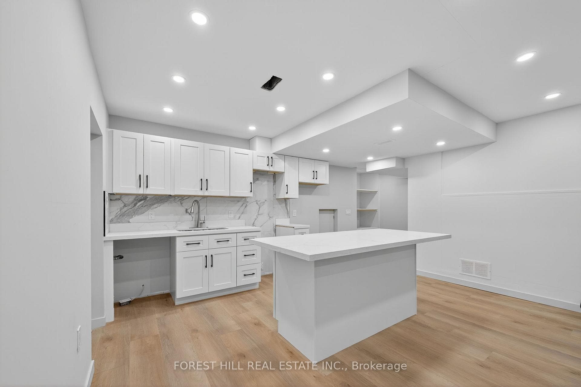 19 Candis - lower level Drive, North York (Bathurst Manor / Clanton Park), ON M3H 5G3 - Photo 1
