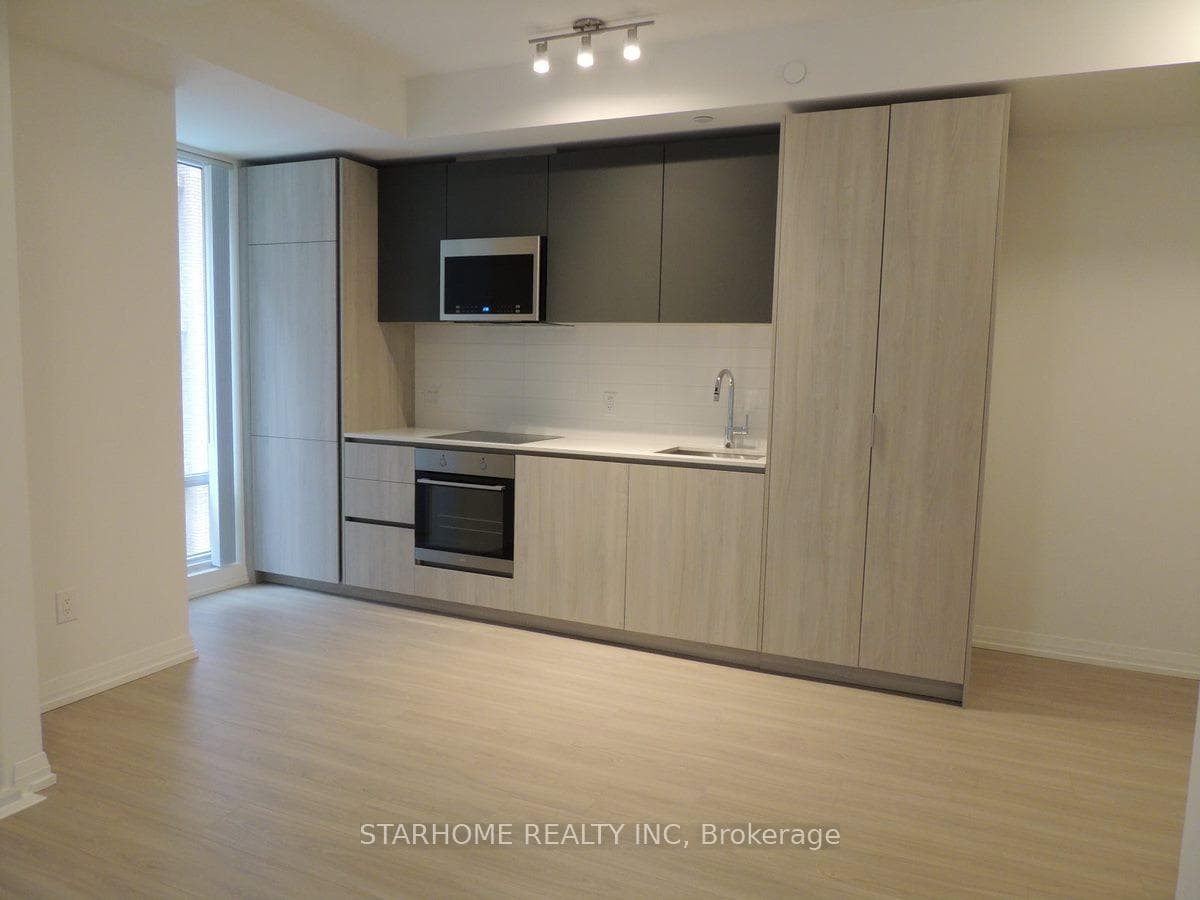 8 Widmer Street Unit 703, Downtown Toronto / Waterfront, ON M5V 0W6 - Photo 1