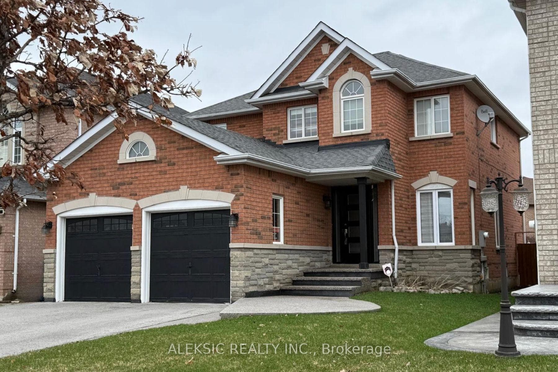 33 Hillpath Crescent, Brampton
