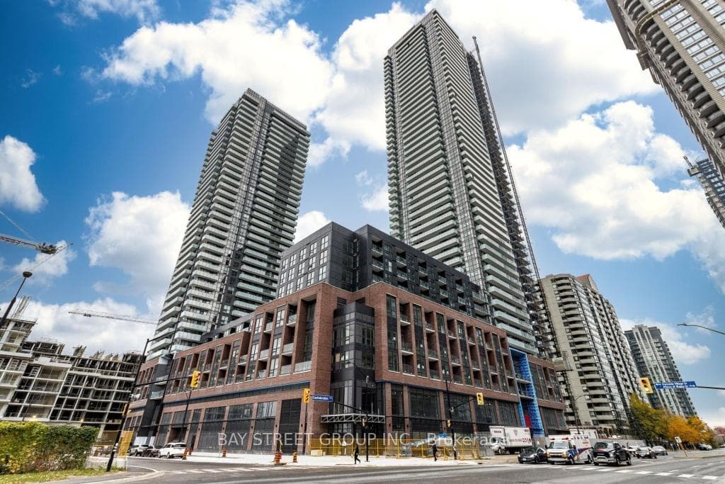 430 Square One Drive Unit 902, Mississauga, ON L5B 0L6 - Photo 1