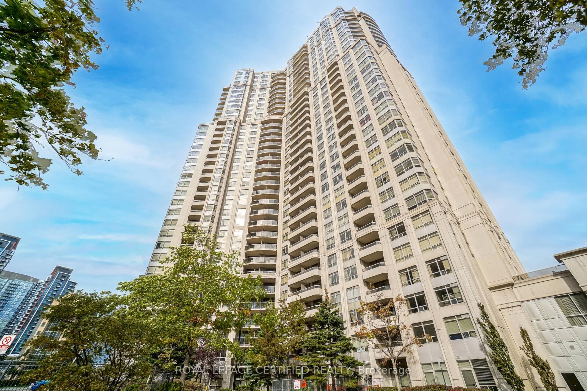35 Kingsbridge Garden Circle Unit 506, Mississauga, ON L5R 3Z5 - Photo 1