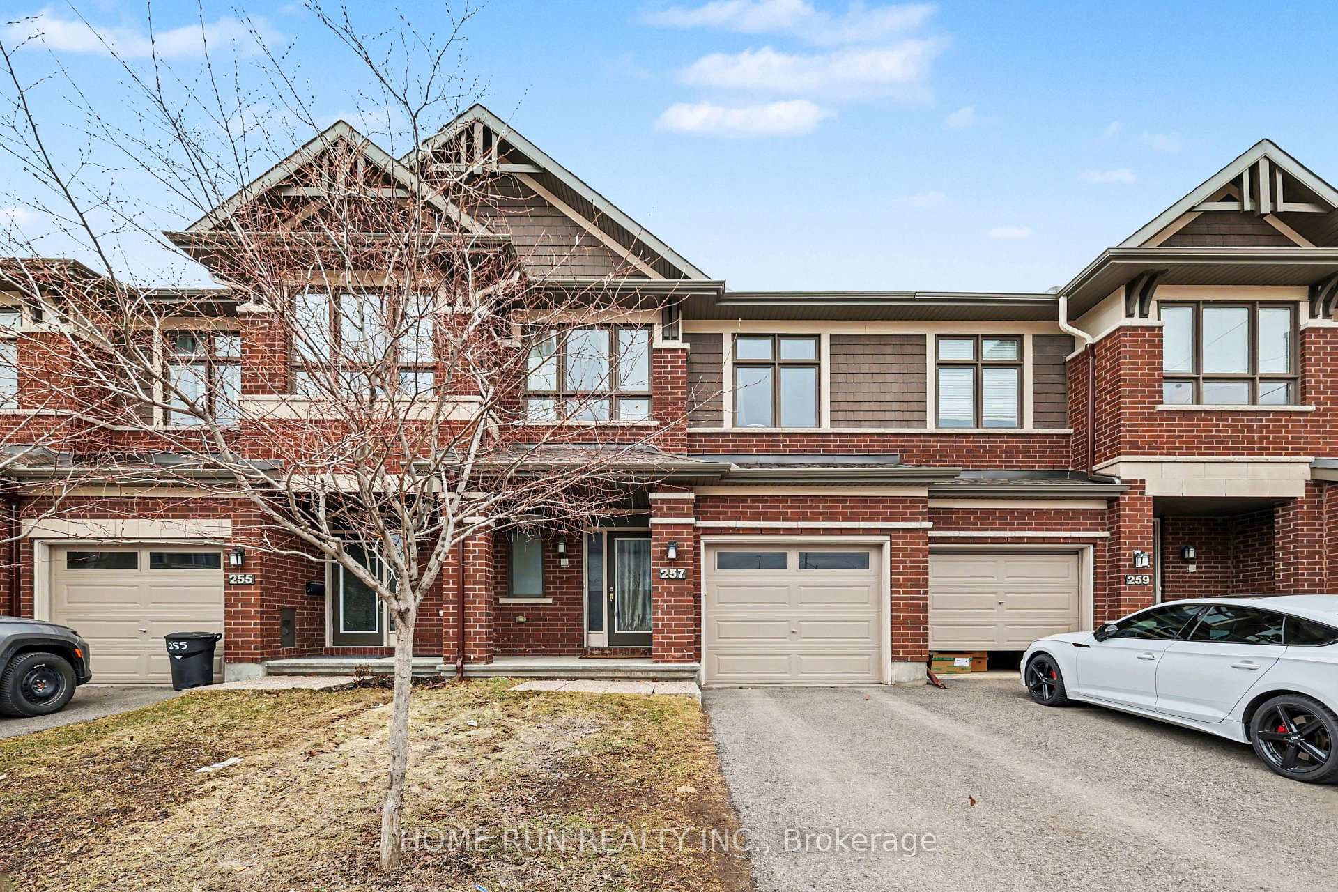257 Dolce Crescent, Blossom Park - Airport and Area, ON K1X 0B3 - Photo 1