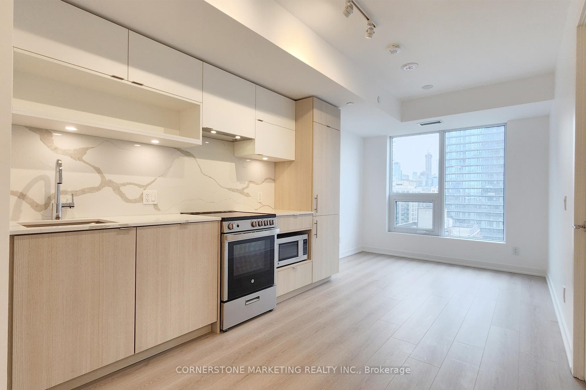 Living & kitchen