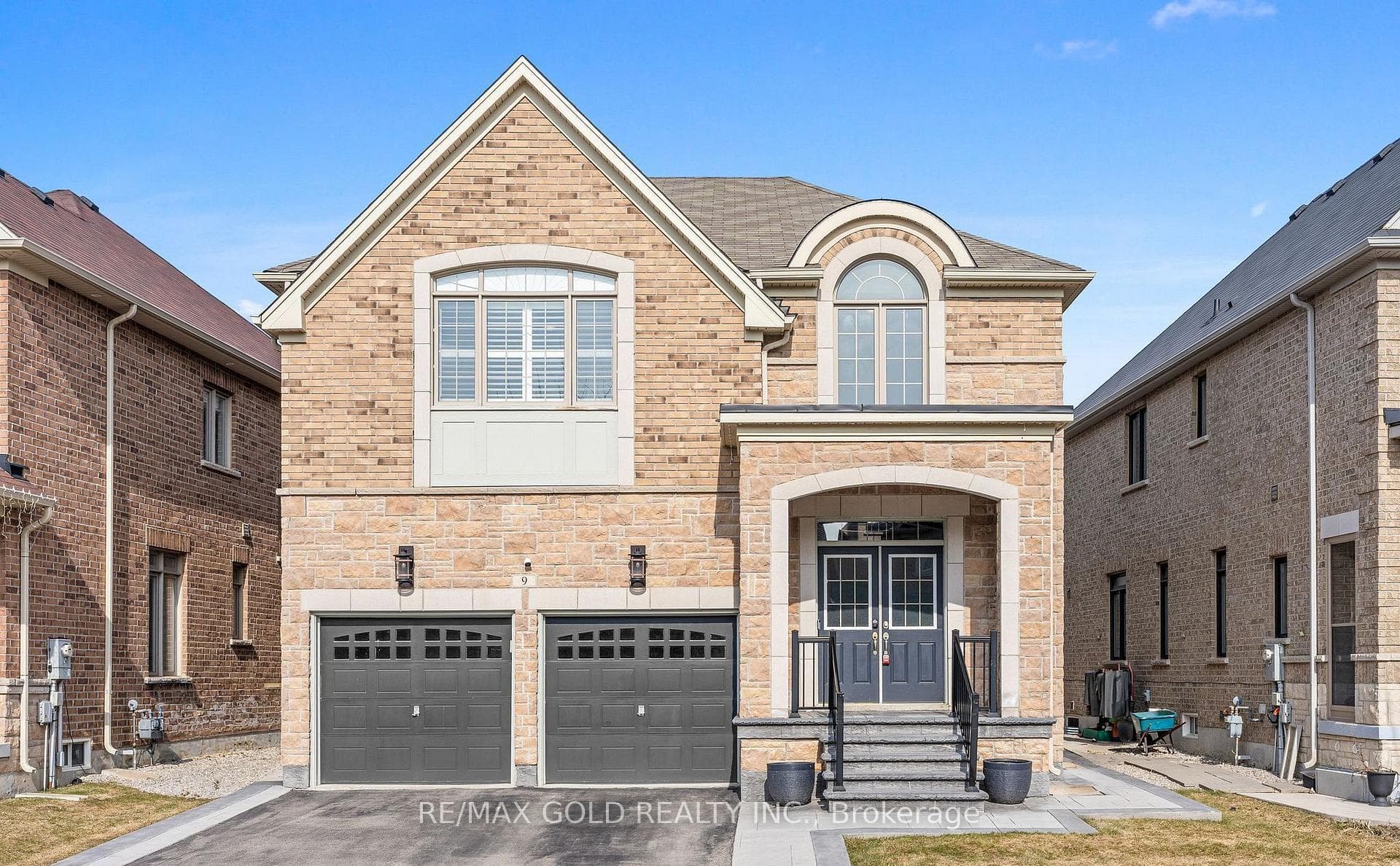 9 Fringetree Road, Brampton, ON L6R 0B6 - Photo 1