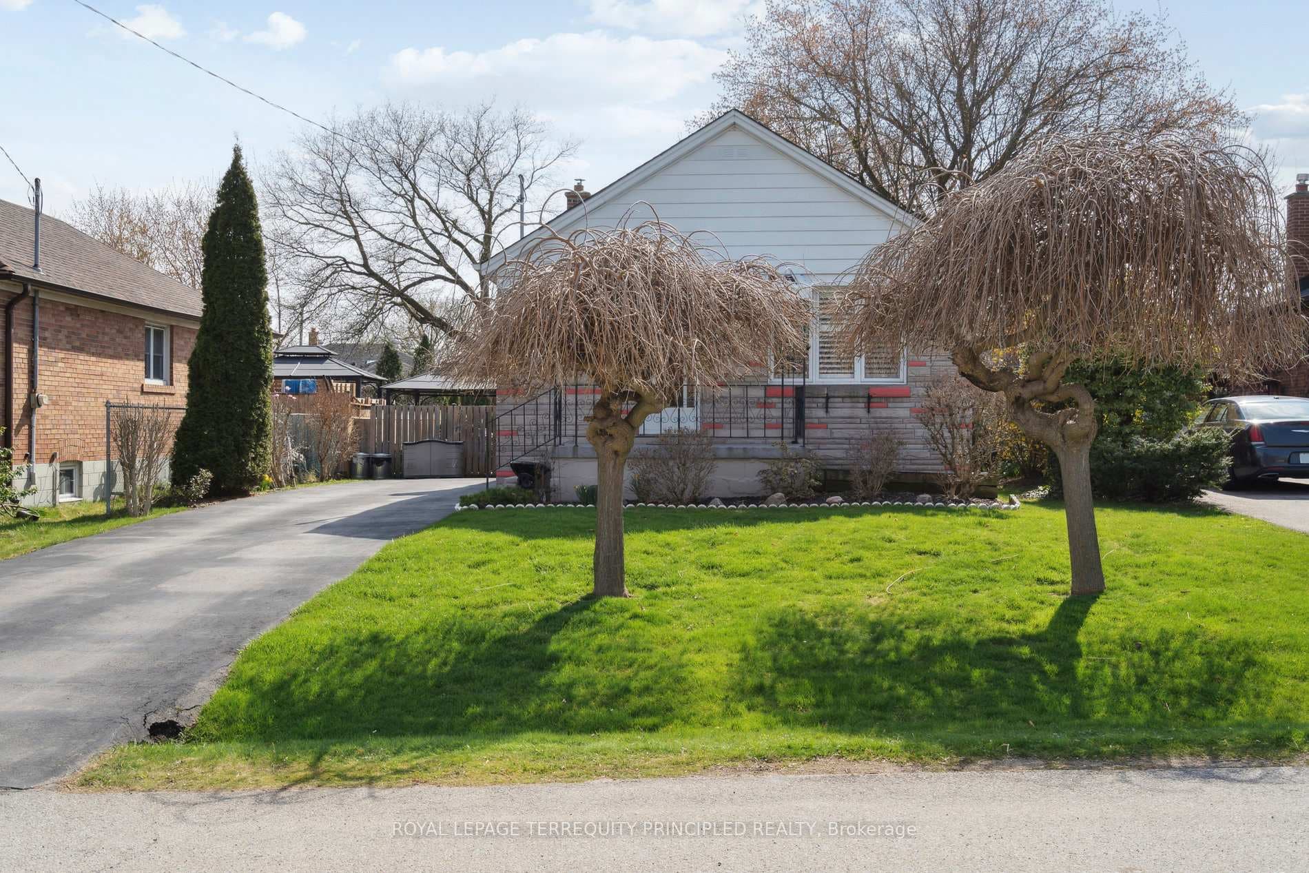 394 Princess Anne Court, Oakville, ON L6K 2Y3 - Photo 1