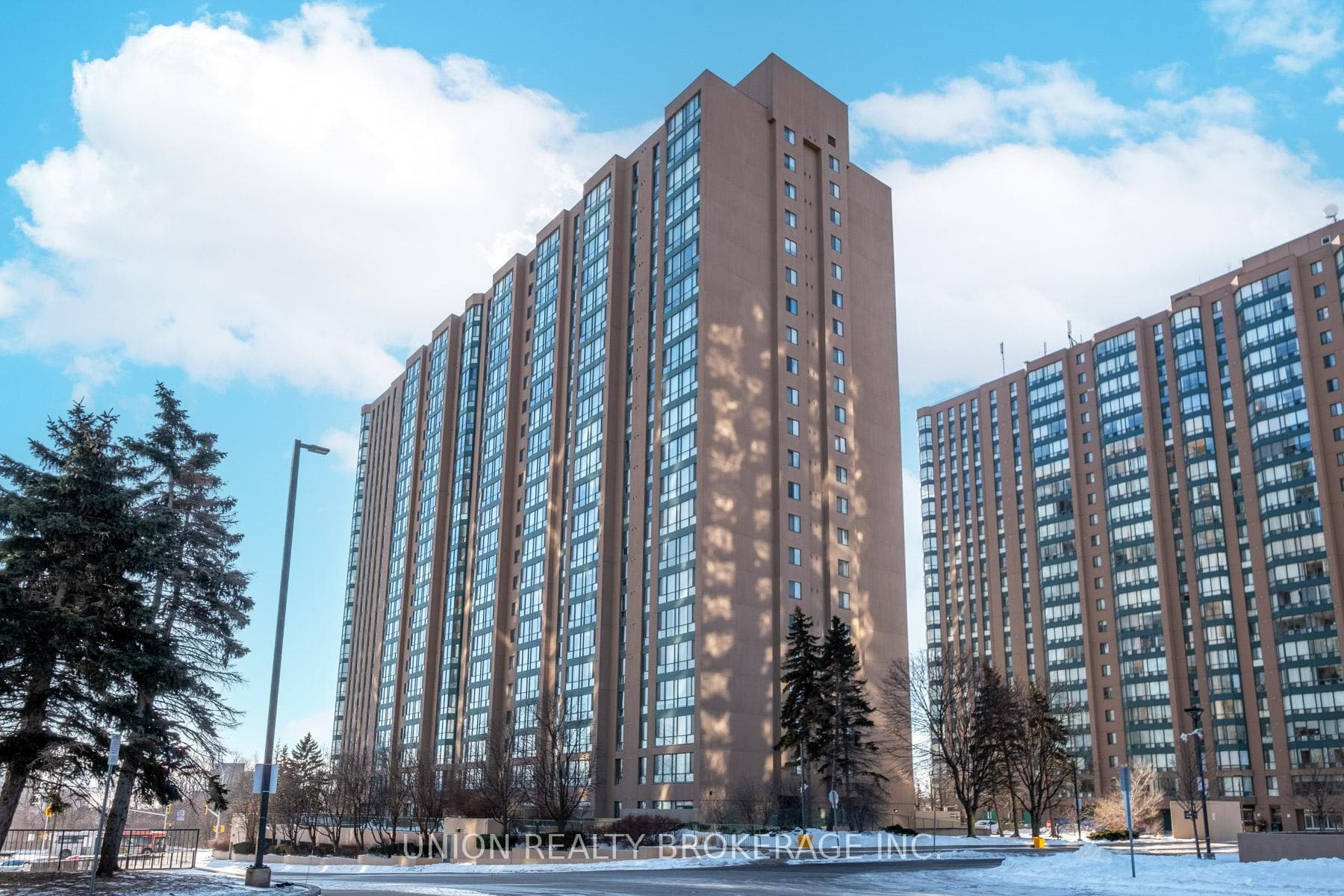 Fantastic unit in a well maintained complex