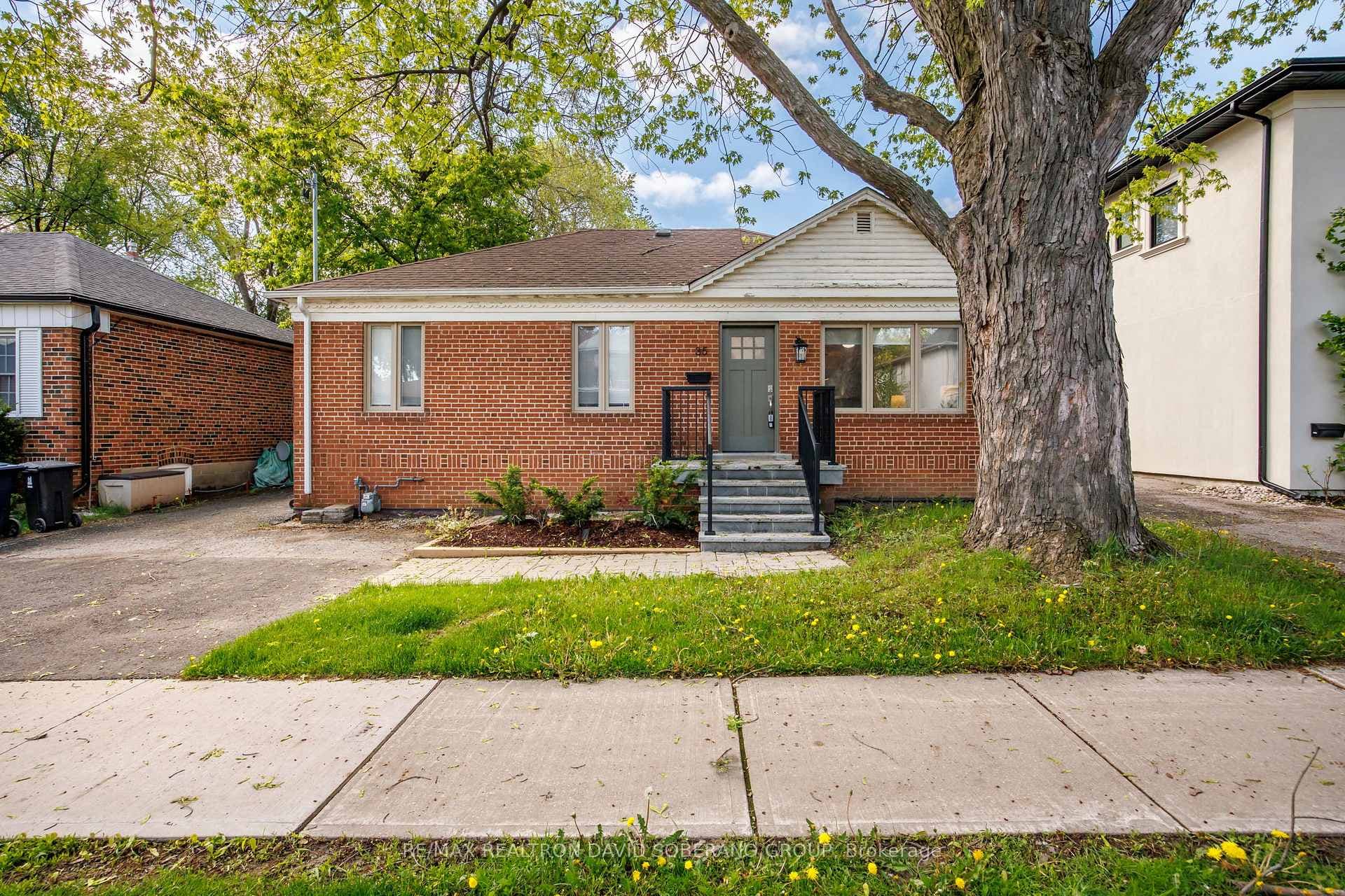 35 Almore Avenue, North York (Bathurst Manor / Clanton Park), ON M3H 2G9 - Photo 1