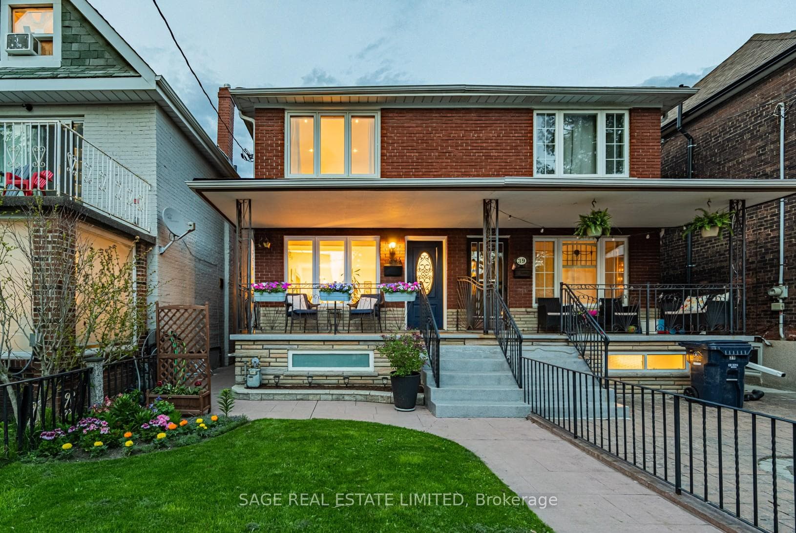 39A Uxbridge Avenue, Keelesdale / Eglinton West, ON M6N 2Y1 - Photo 1