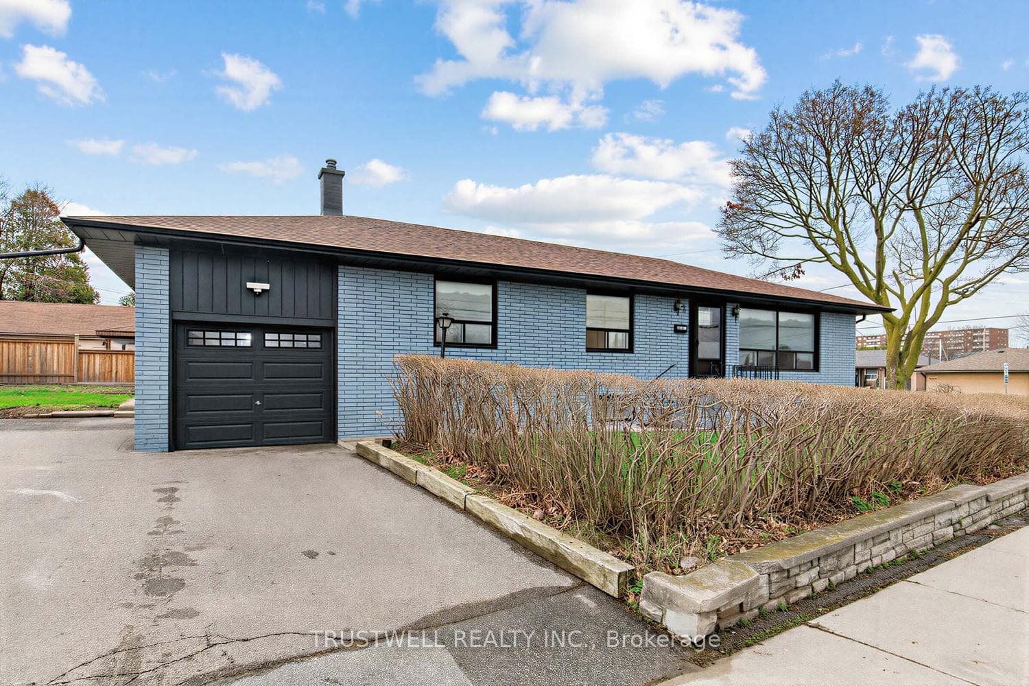 2 Del Ria Road, York / Weston, ON M6L 1M1 - Photo 1