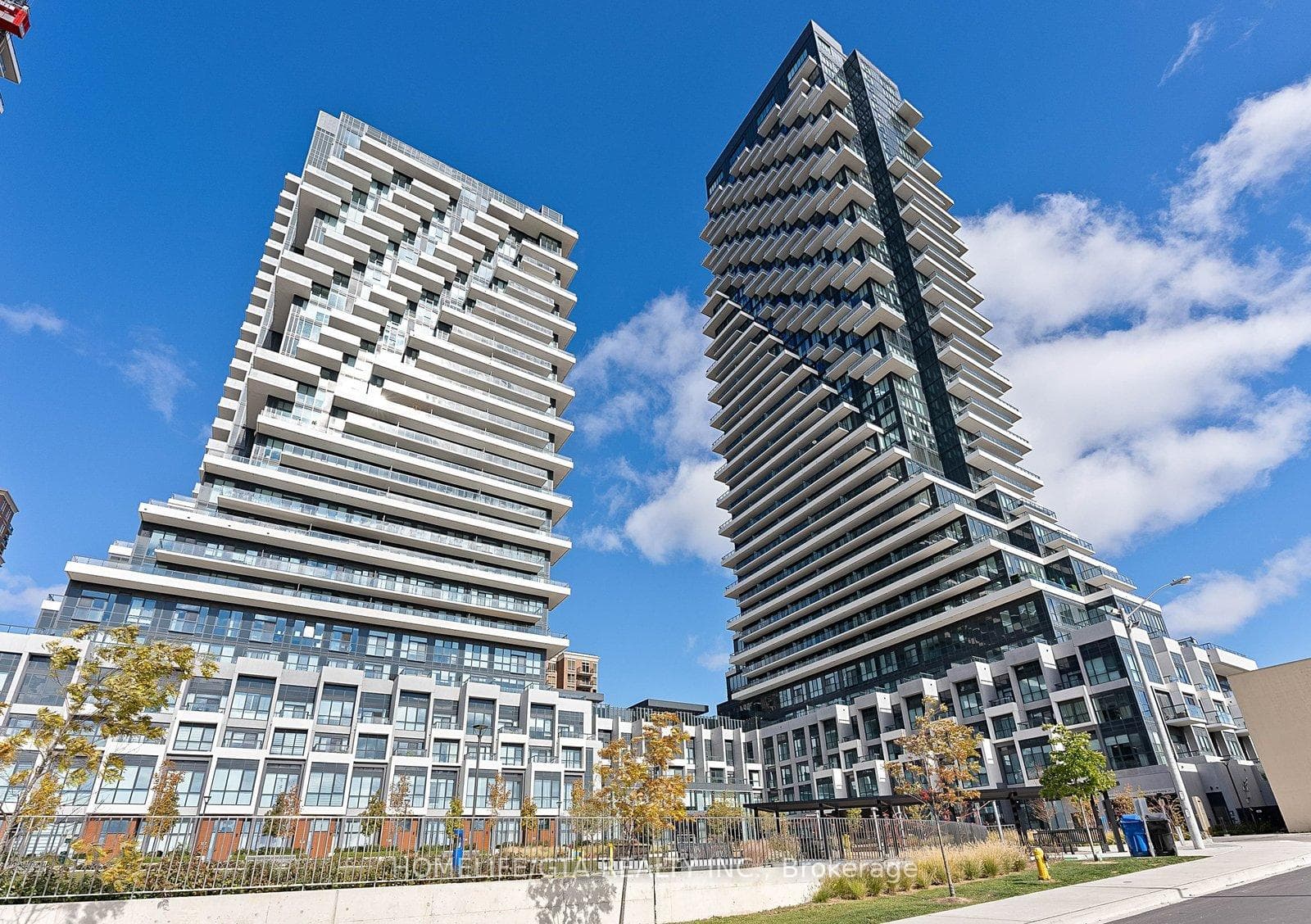 30 Inn On the Park Drive Unit 3307, Don Mills / Parkwoods / Victoria Village, ON M3C 0P7 - Photo 1