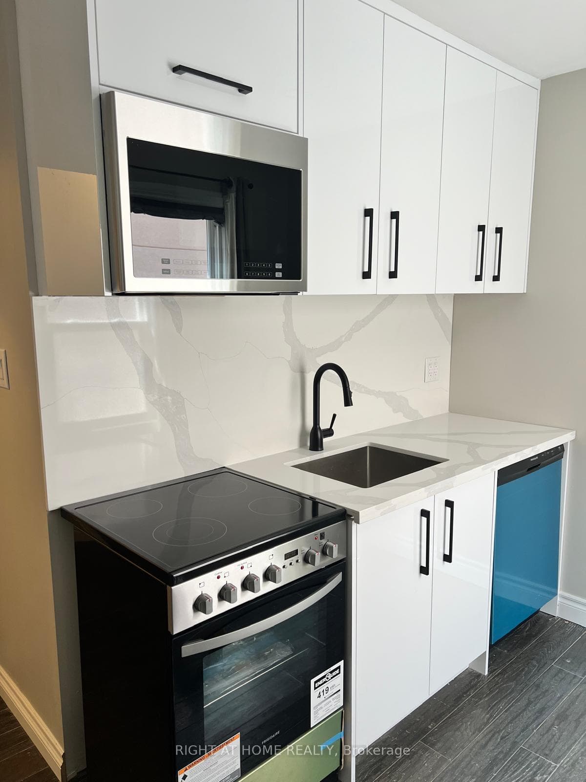 495 Salem Avenue Unit 101, Bloor West Village / Swansea, ON M6H 3C9 - Photo 1