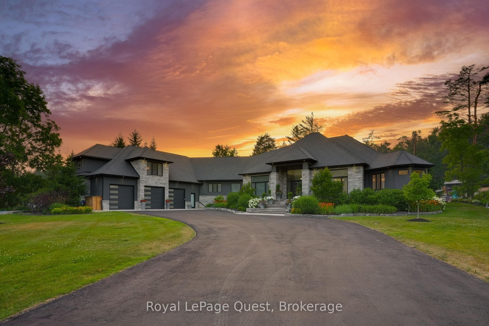 8 Midves Court, Springwater, ON L9X 0P3 - Photo 1