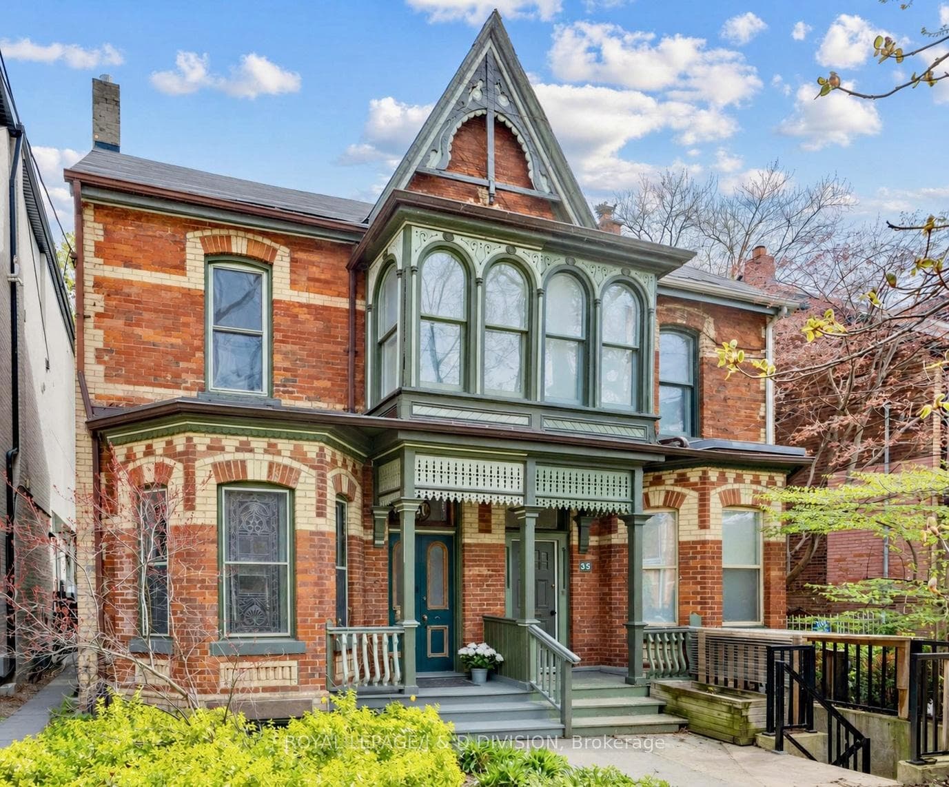 37 Henry Street, Downtown Toronto / Waterfront, ON M5T 1W9 - Photo 1