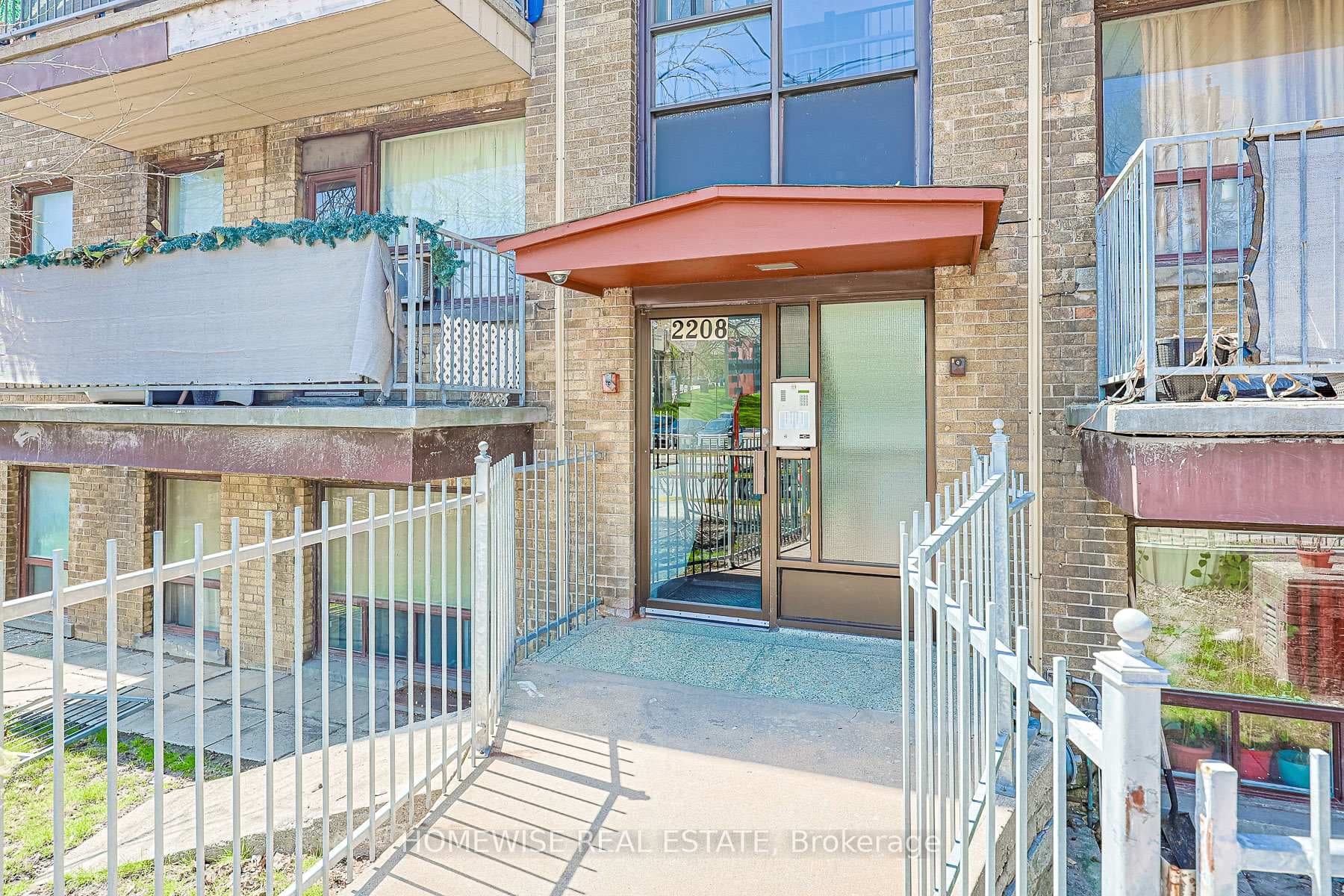 2208 Dufferin Street Unit 102, Keelesdale / Eglinton West, ON M6E 3R8 - Photo 1
