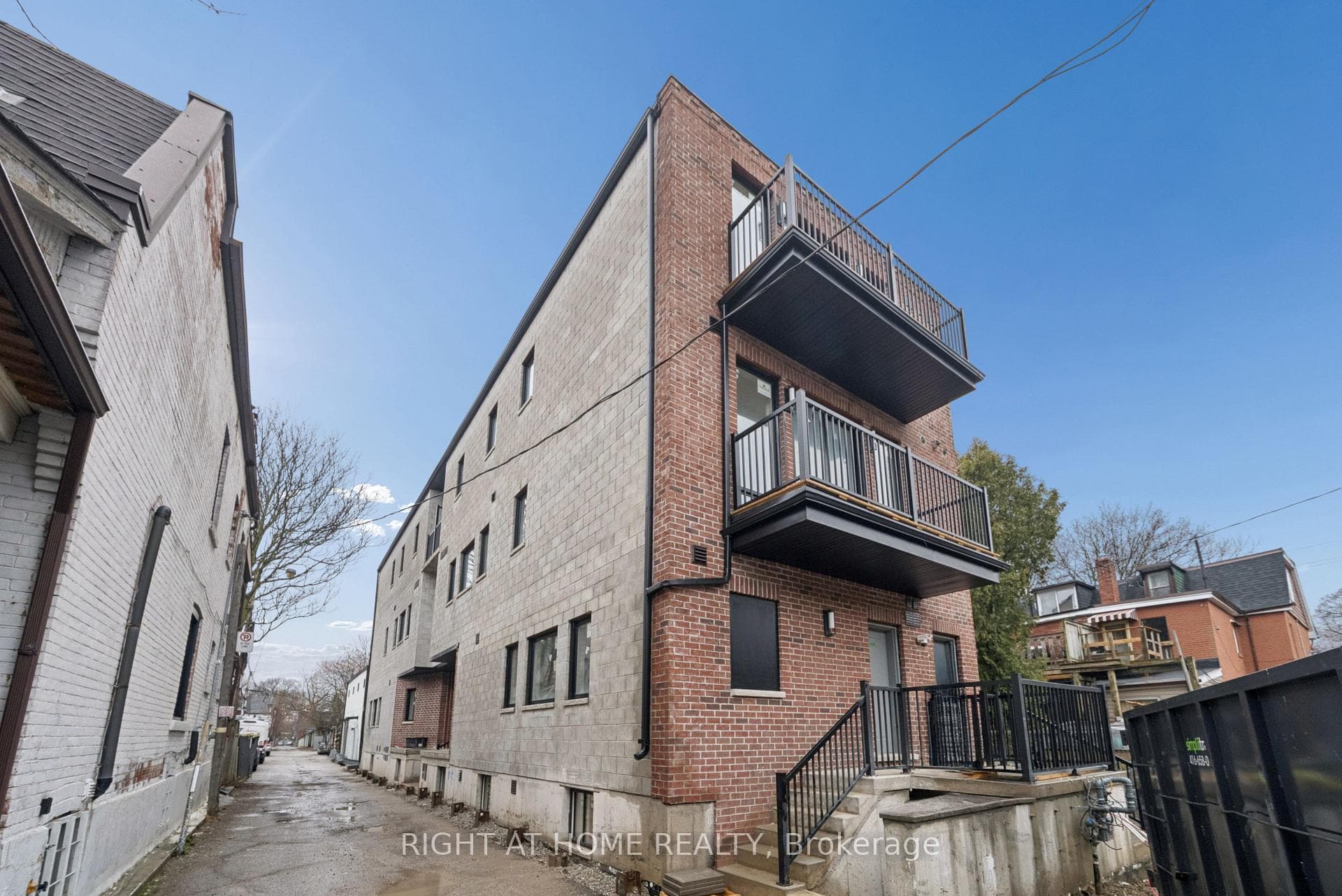 91 Barton Avenue Unit 6, Annex / Yorkville / Summerhill, ON M6G 1P7 - Photo 1