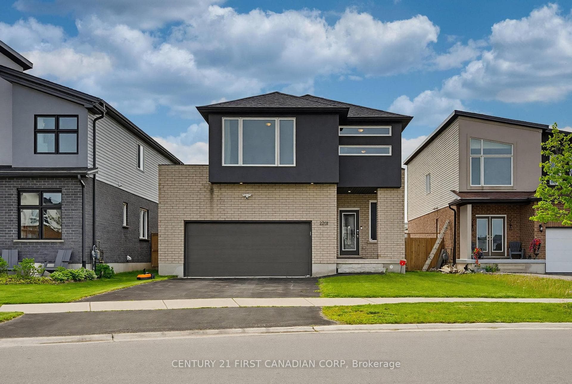 2201 WATEROAK Drive, London North, ON N6G 0R1 - Photo 1