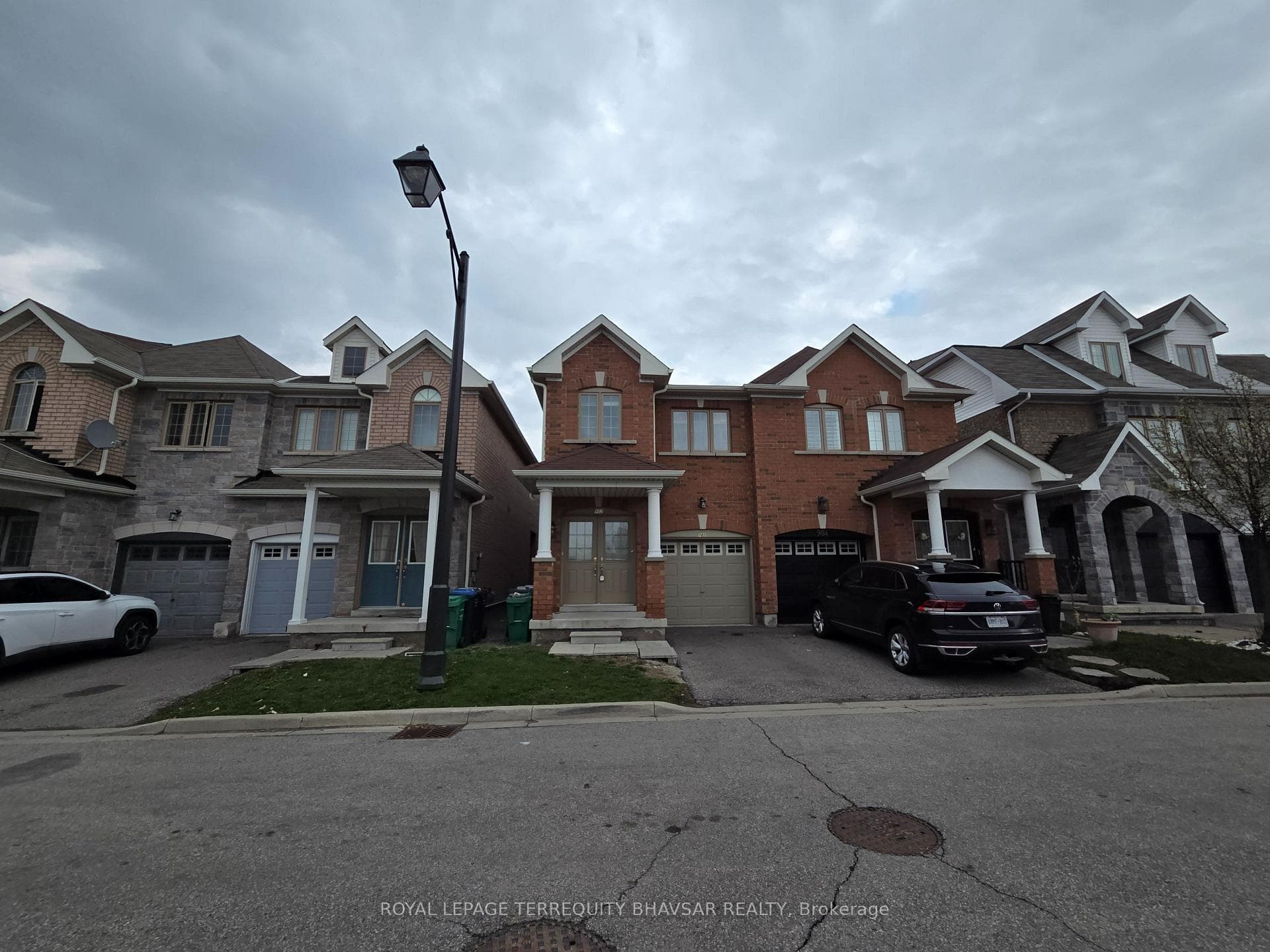 902 Francine Crescent, Mississauga, ON L5V 0E2 - Photo 1
