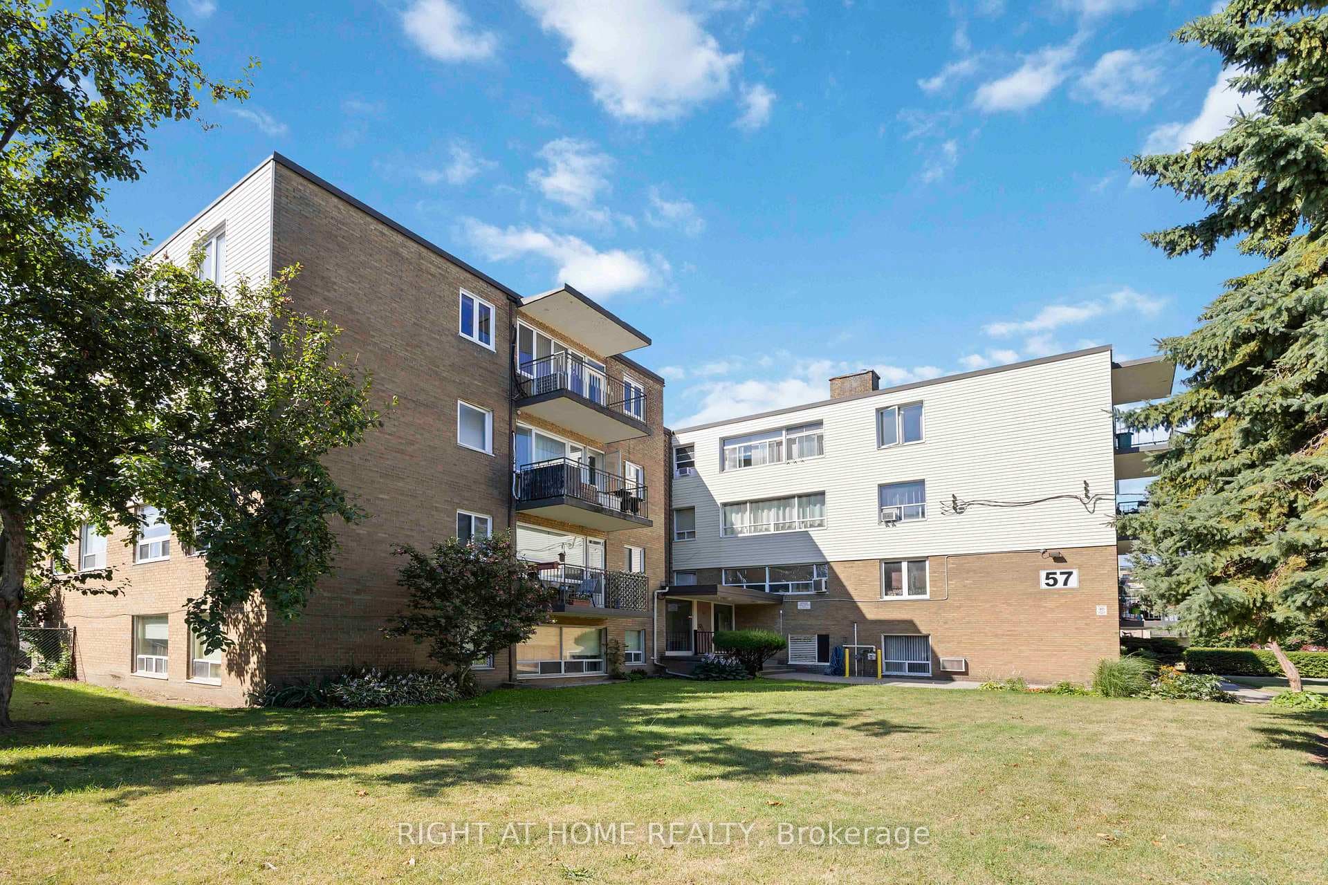 57 Neptune Drive Unit 103, Lawrence Park / Bedford Park, ON M6A 1X2 - Photo 1