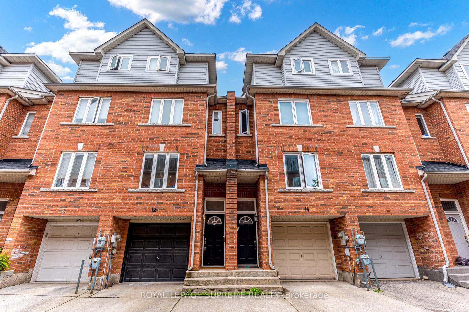 12 Grogan Mews, Toronto W02