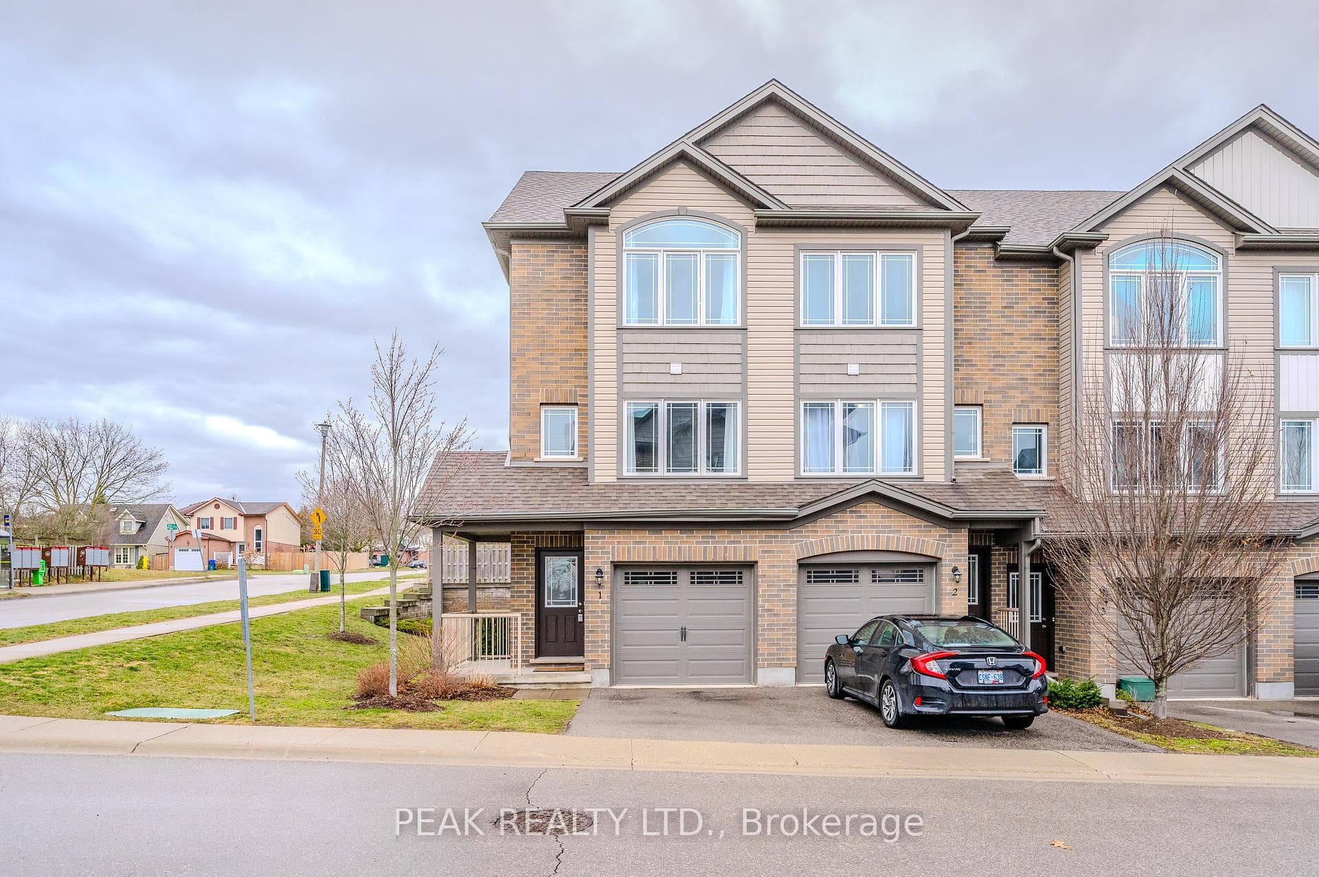 End Unit 1-12 Poplar Dr
