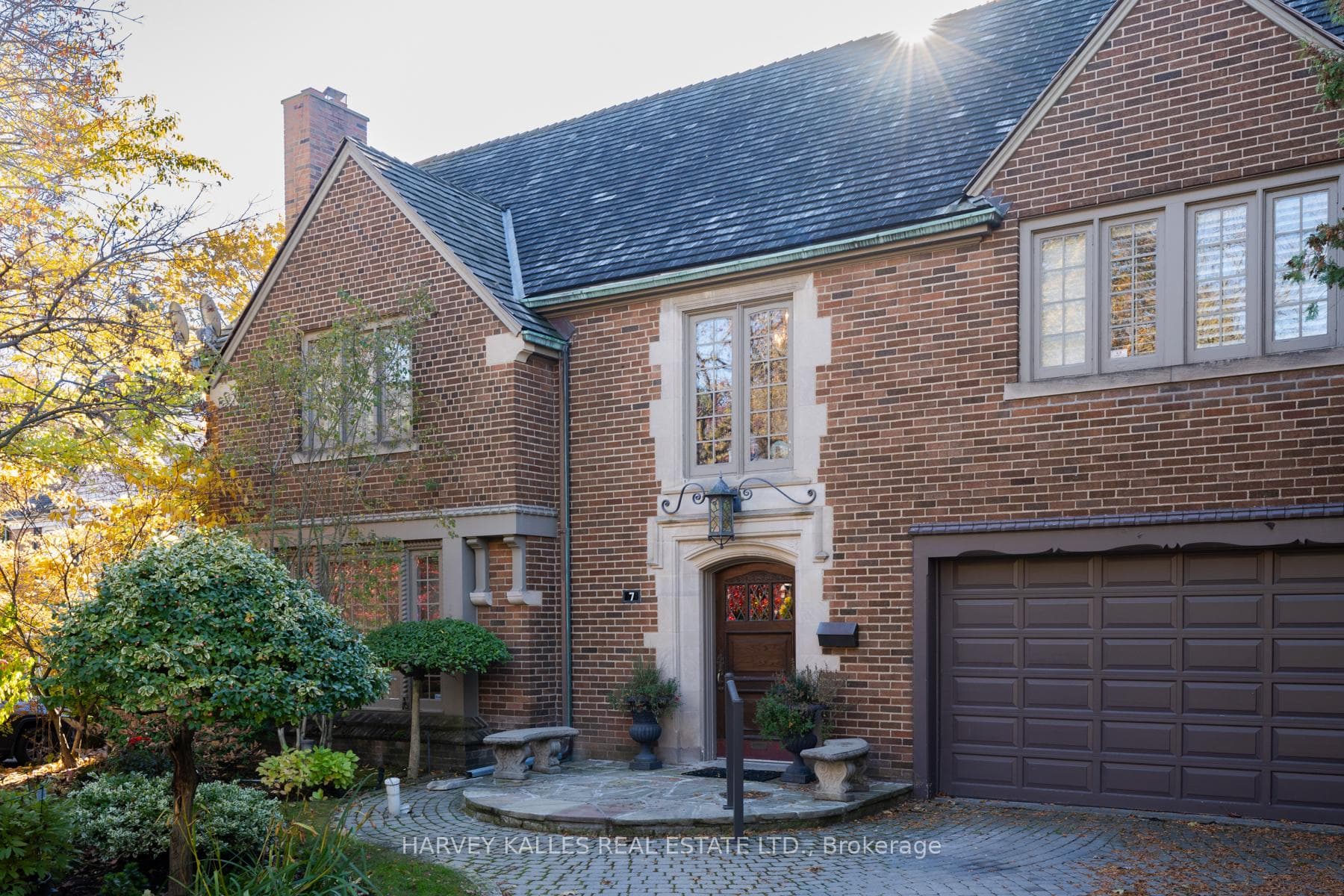 7 Ridgewood Road, Forest Hill / Deer Park, ON M5P 1T4 - Photo 1