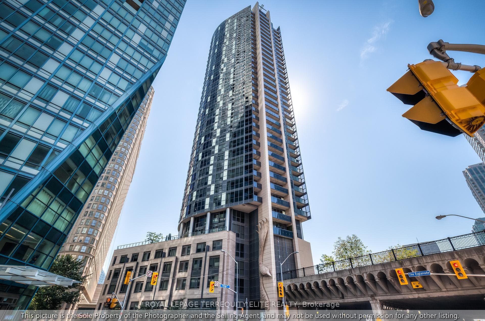 1 The Esplanade Drive Unit 1701, Regent Park / Cabbagetown / St. James Town, ON M5E 0A8 - Photo 1