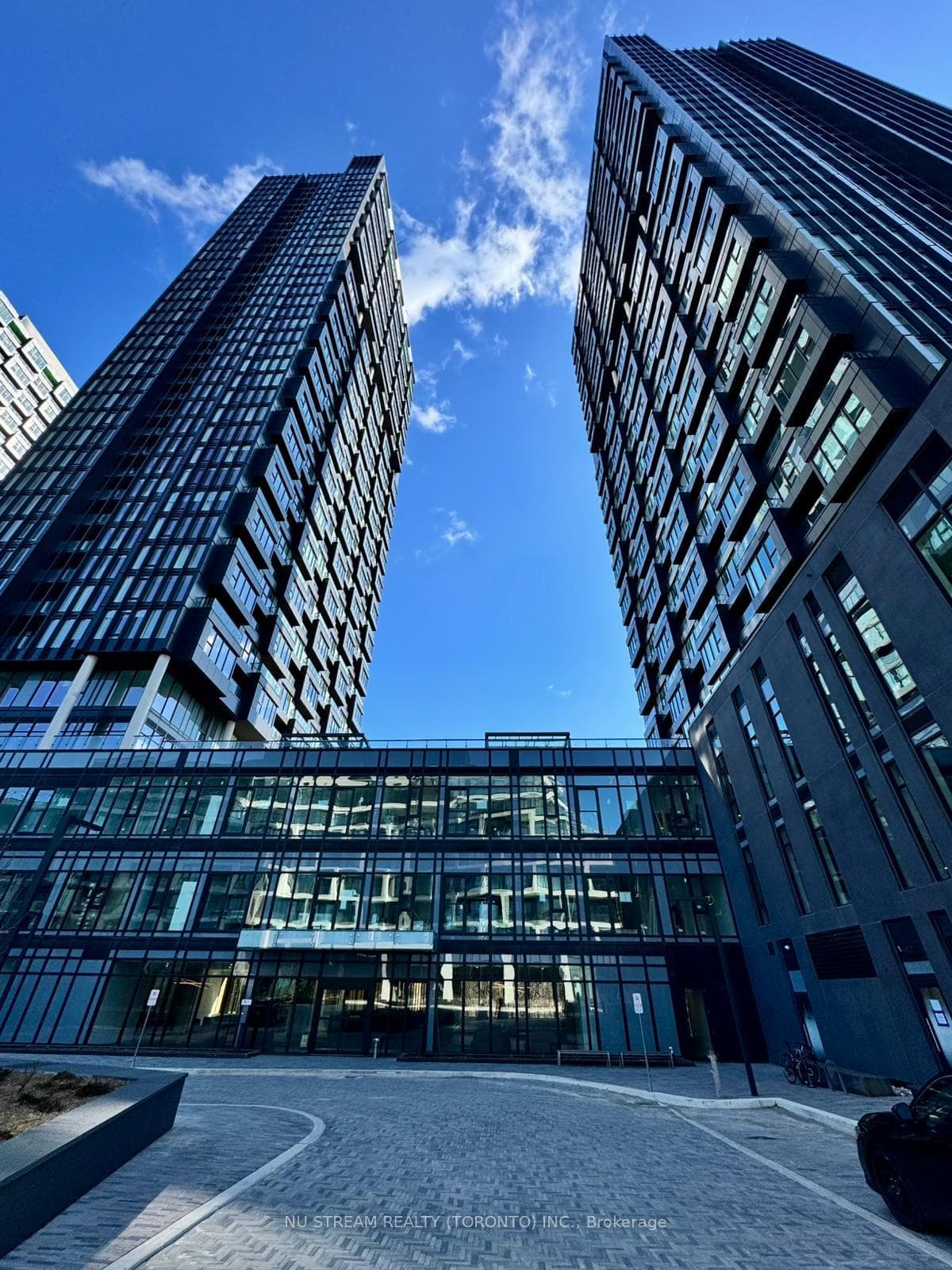 1 Quarrington Lane Unit 1212, Don Mills / Parkwoods / Victoria Village, ON M3C 0S4 - Photo 1
